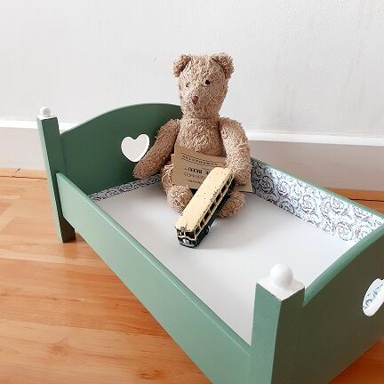 Doll bed