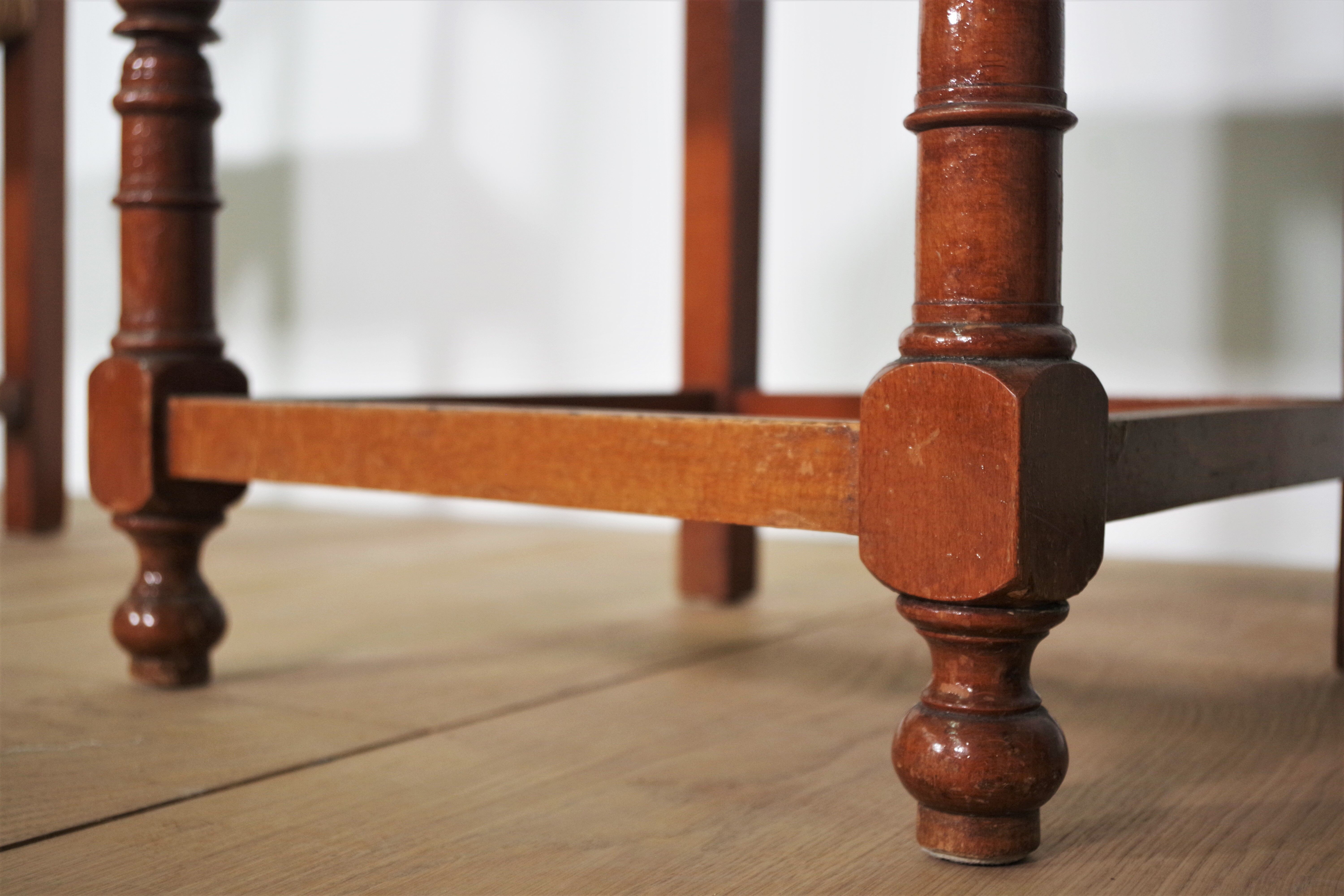 Wooden chairs, set of 2