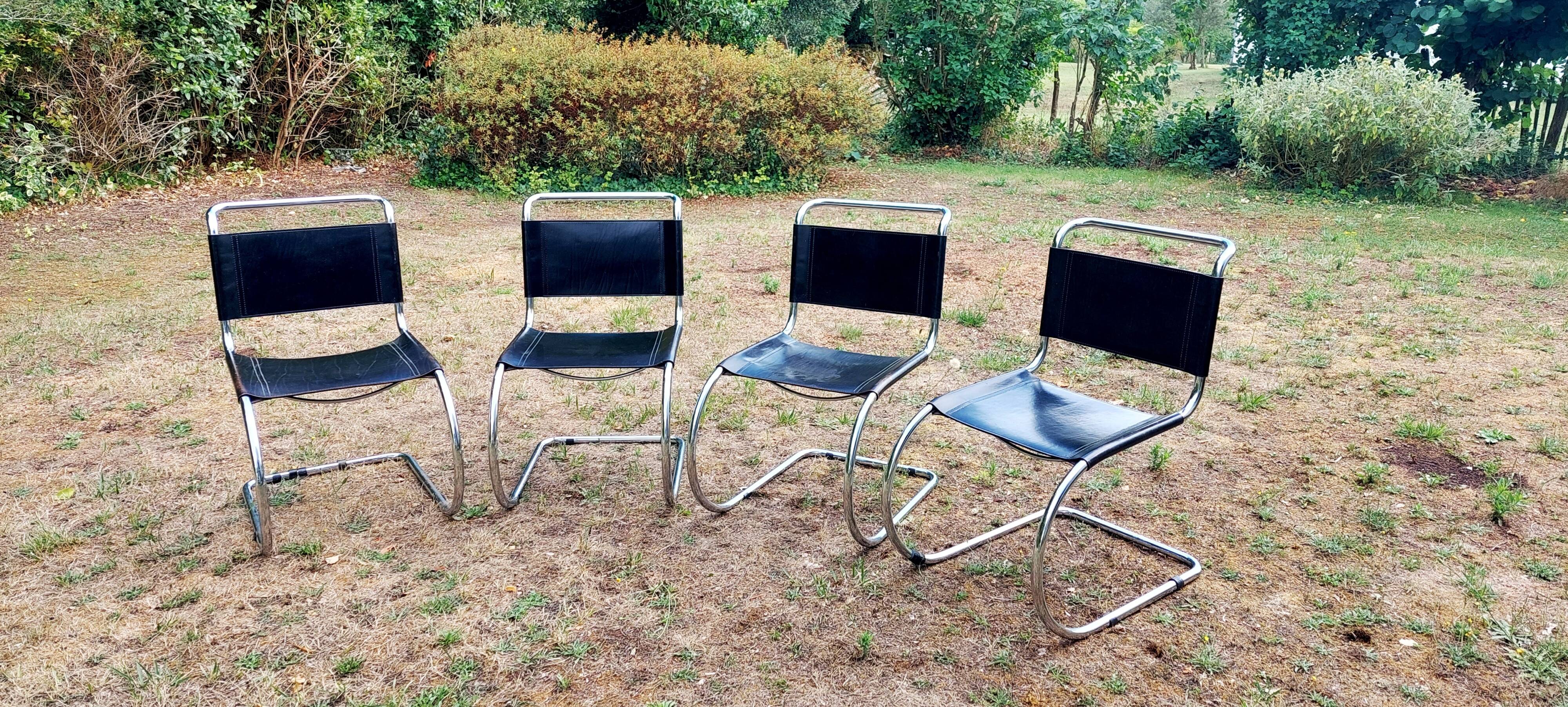 Lot de 4 chaises design Mies Van Der Rohe, édition années 80
