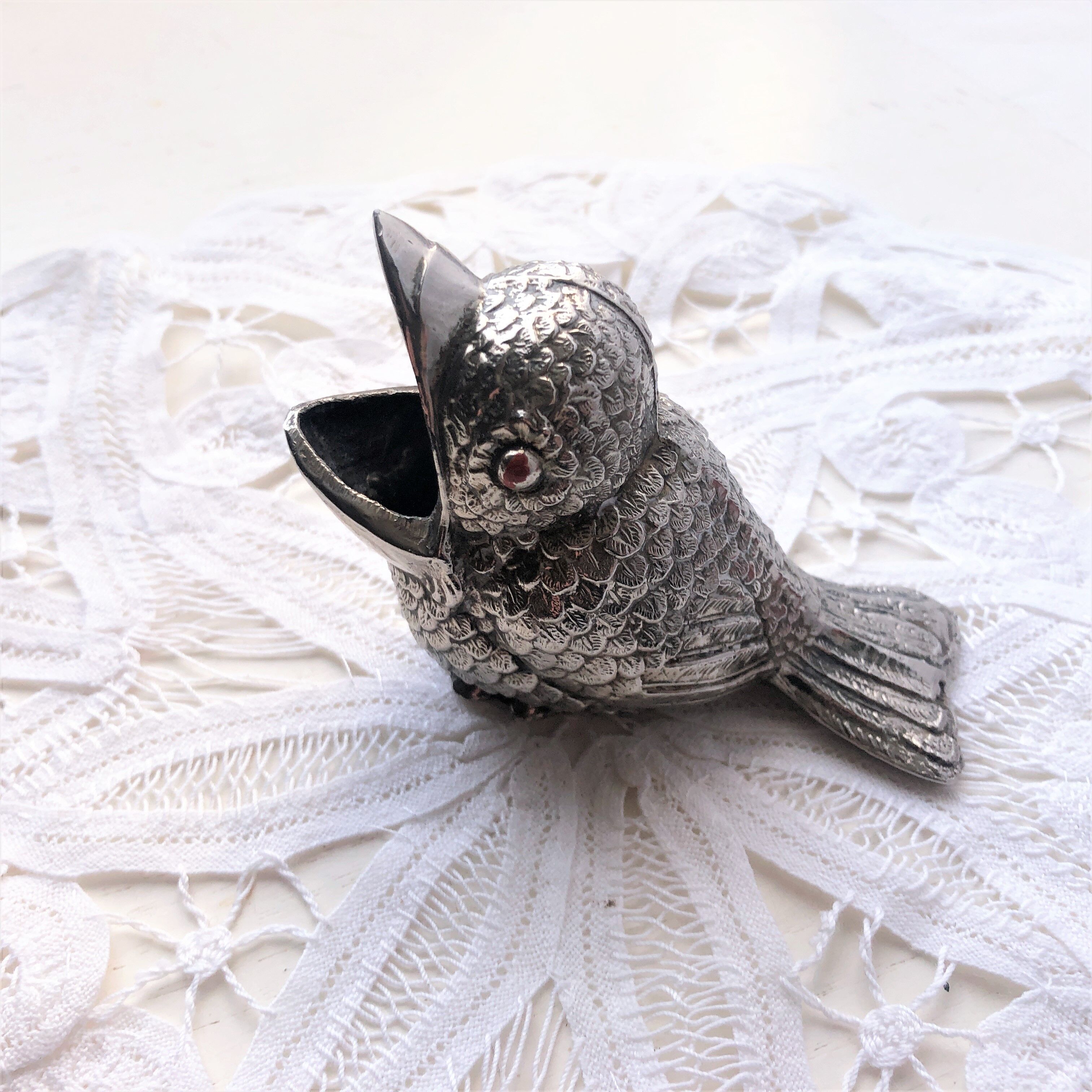Figurine birds ashtray or pike holder