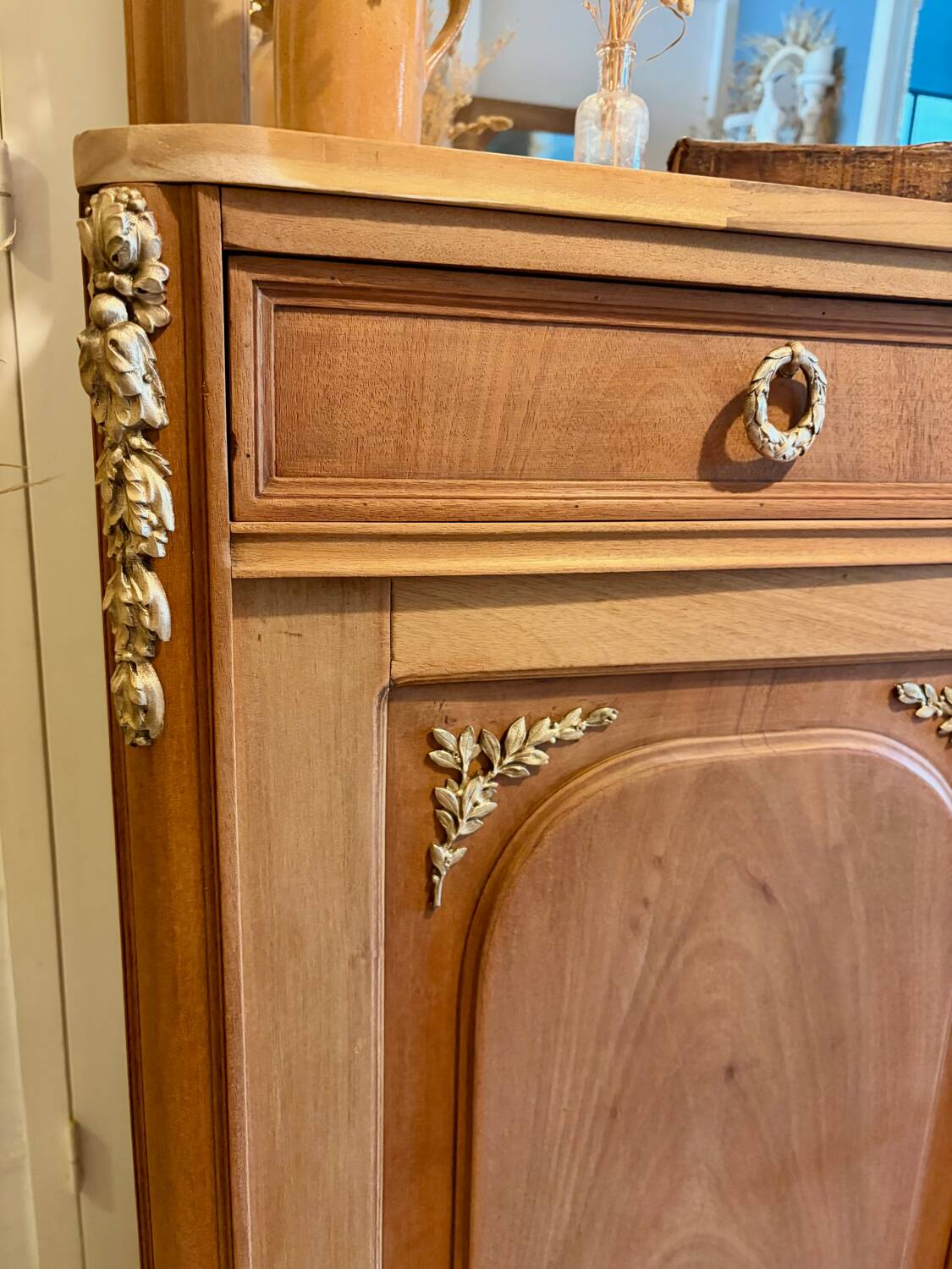 Raw wood sideboard and its mirror