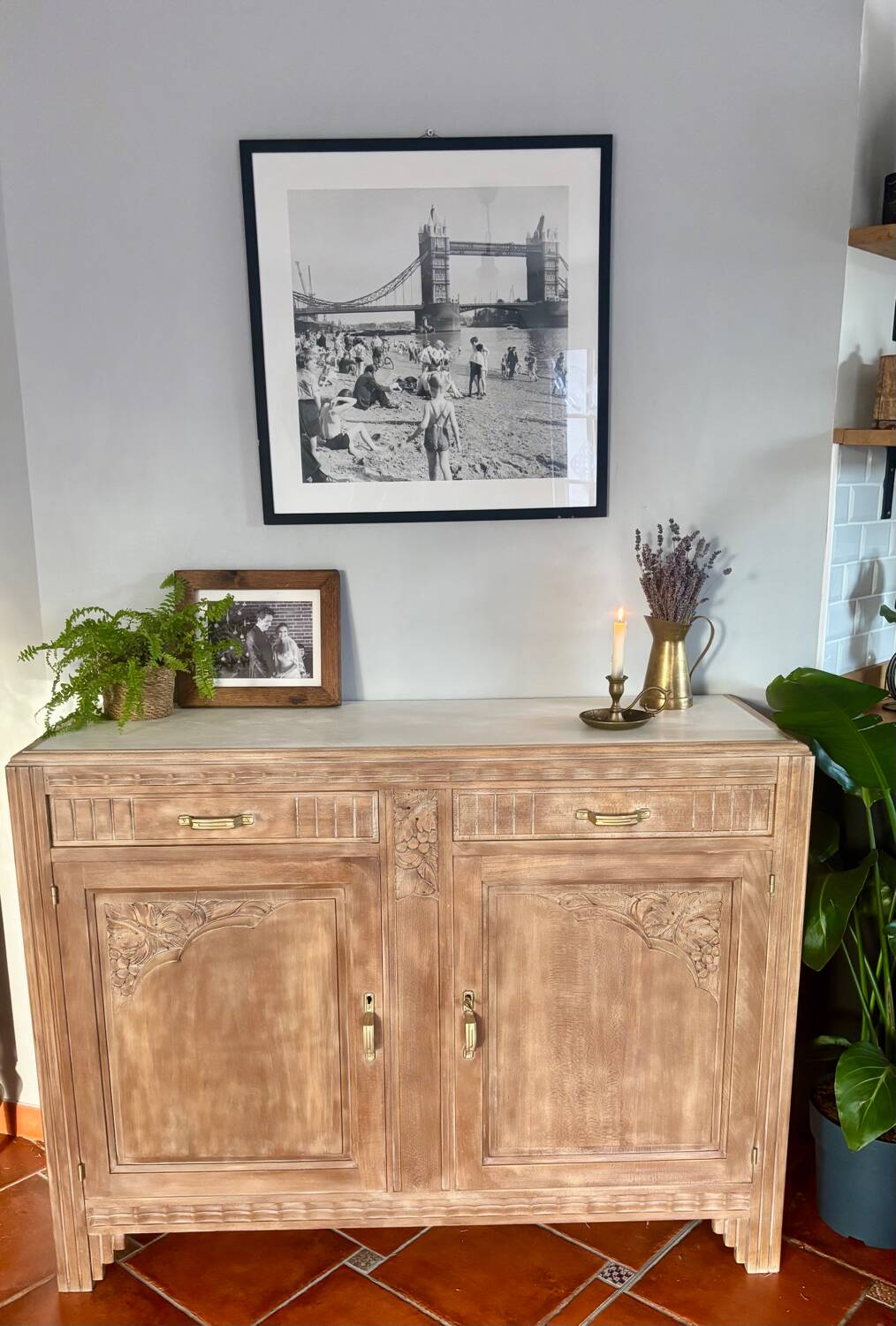 Buffet Art Déco des années 40 en bois massif blanchi – restaurer