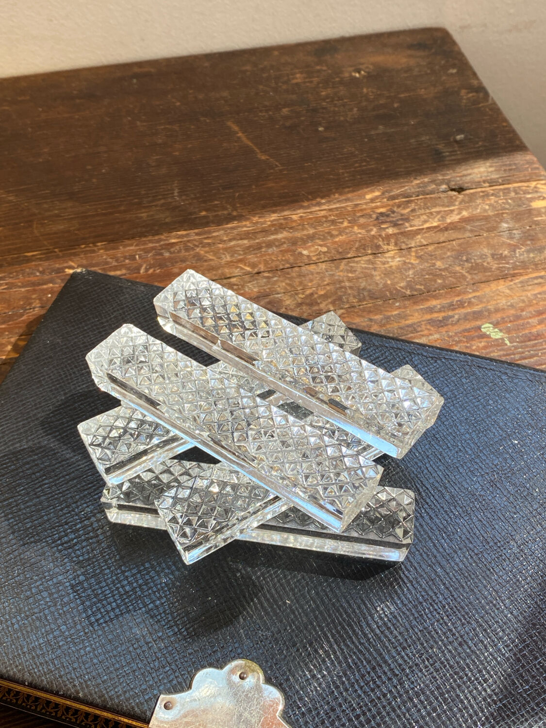 Crystal knife rest, diamond tip