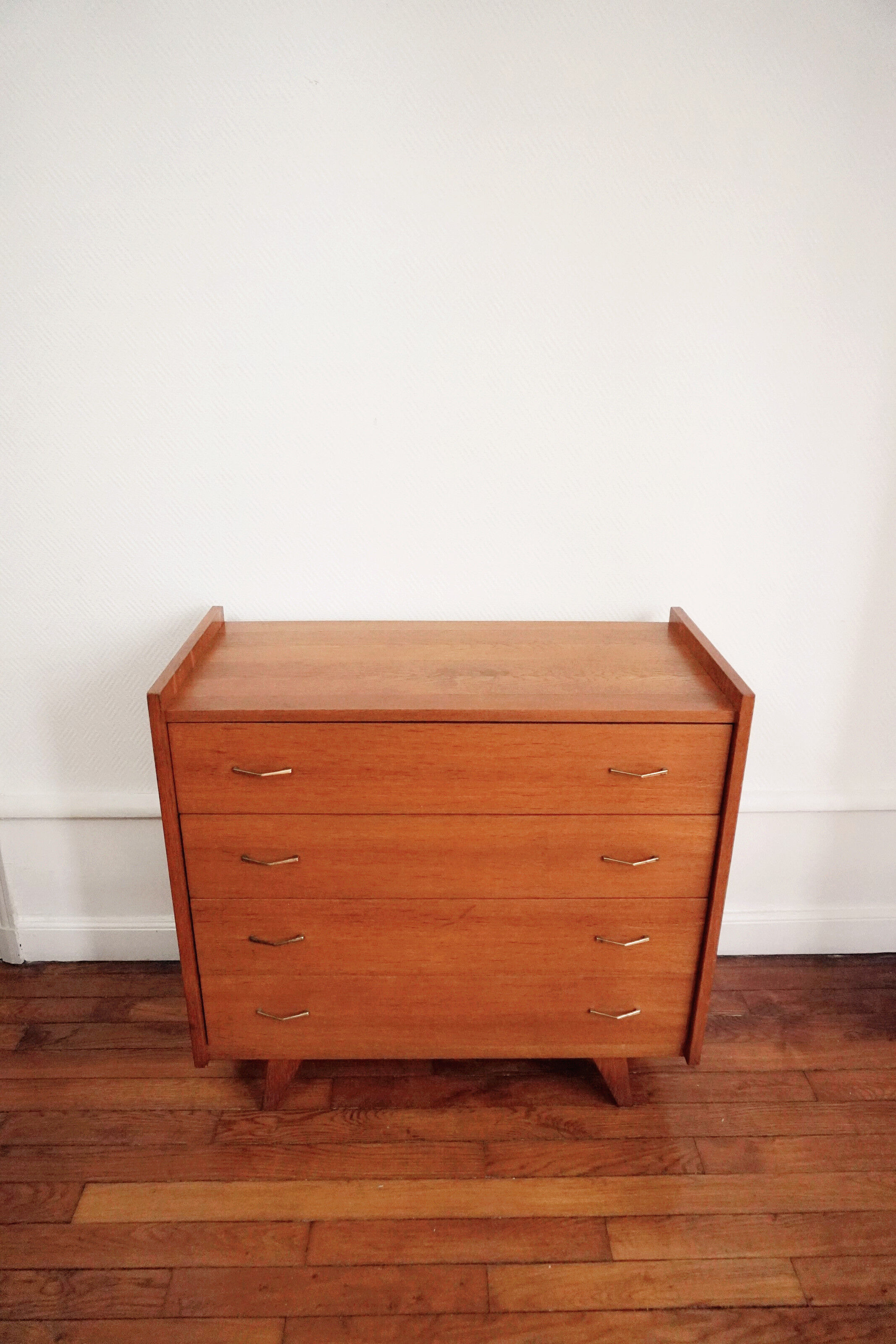 Commodity vintage feet compass