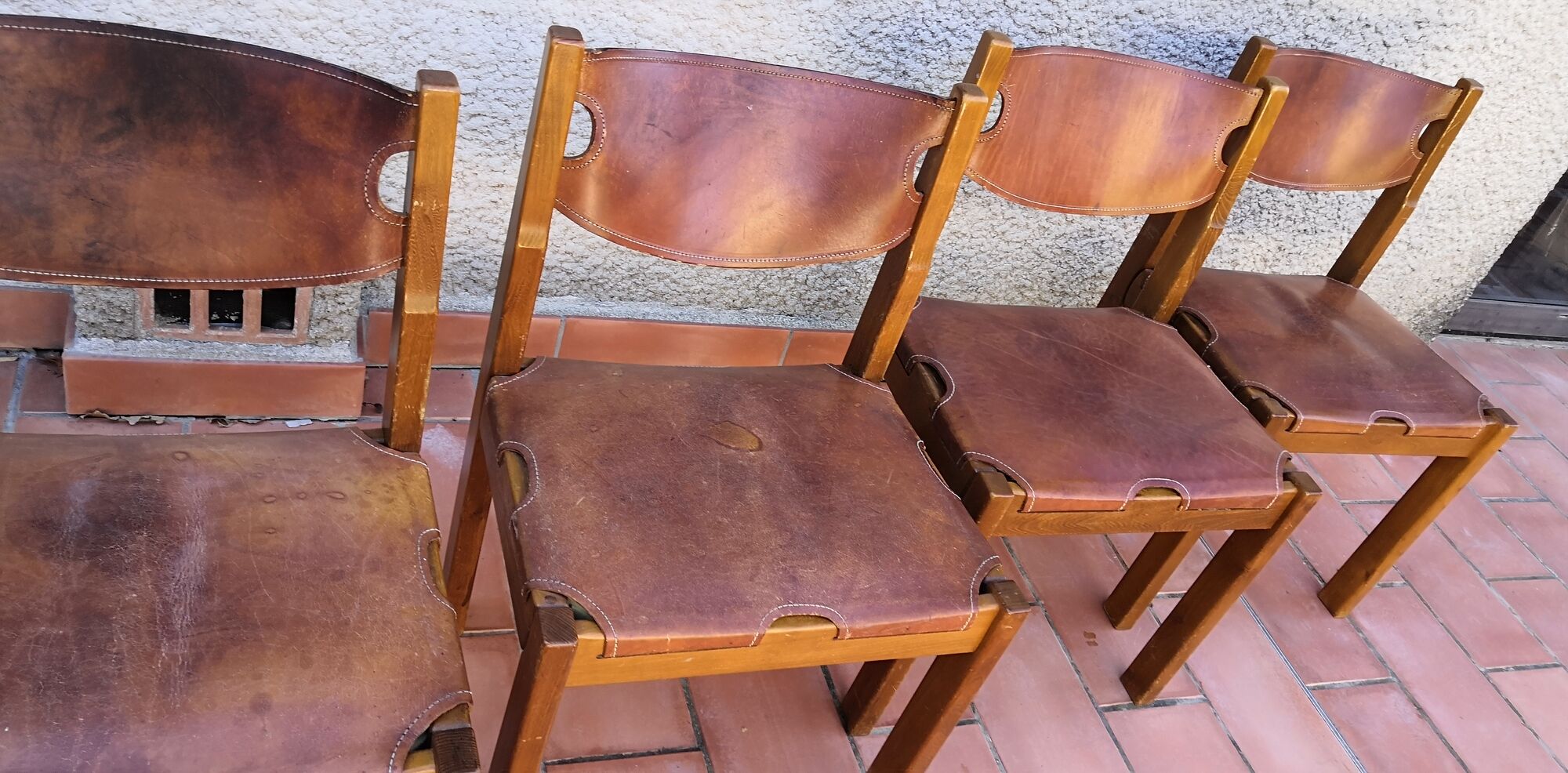 Series of 6 elm and leather chairs from the Maison Regain 60s