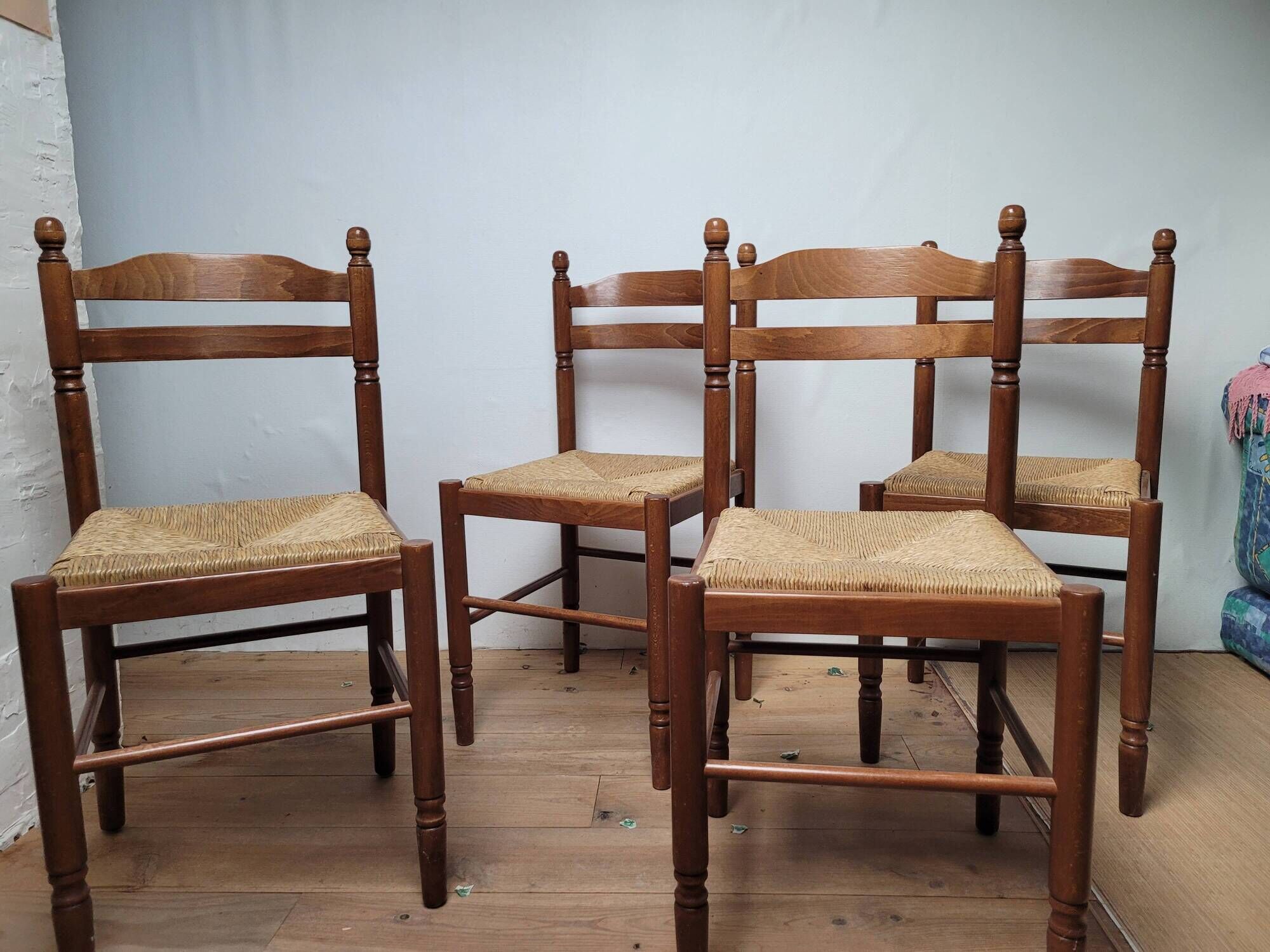Set of 4 dining chairs