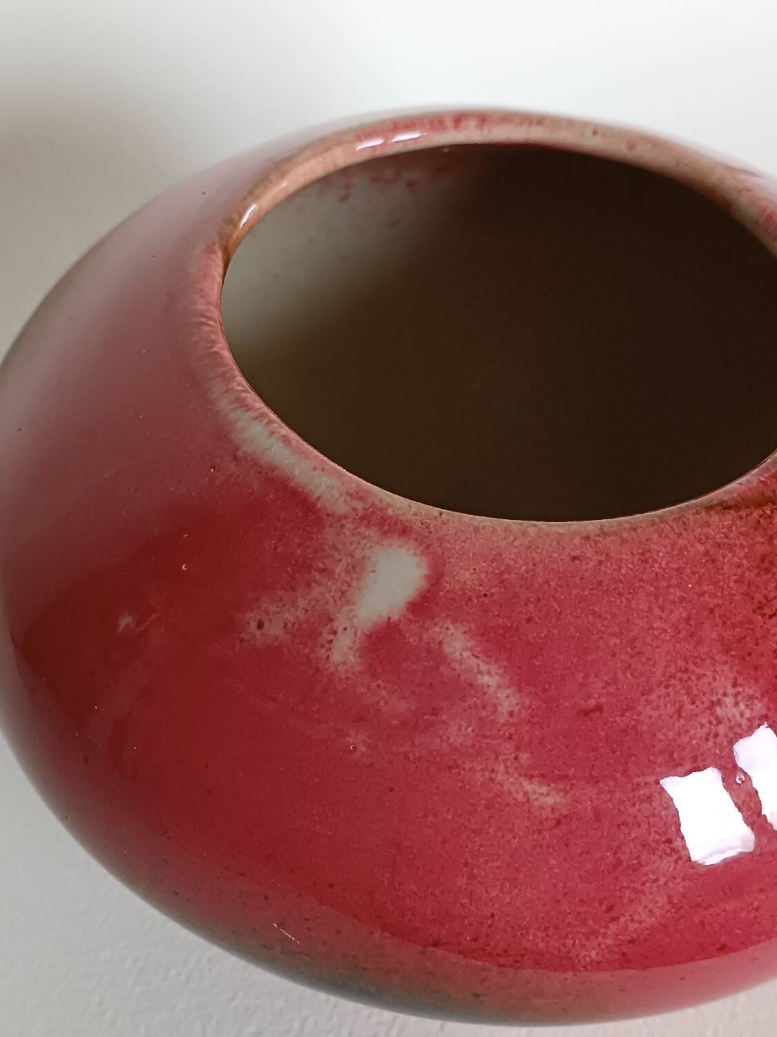 Max Idlas pink ceramic ball vase