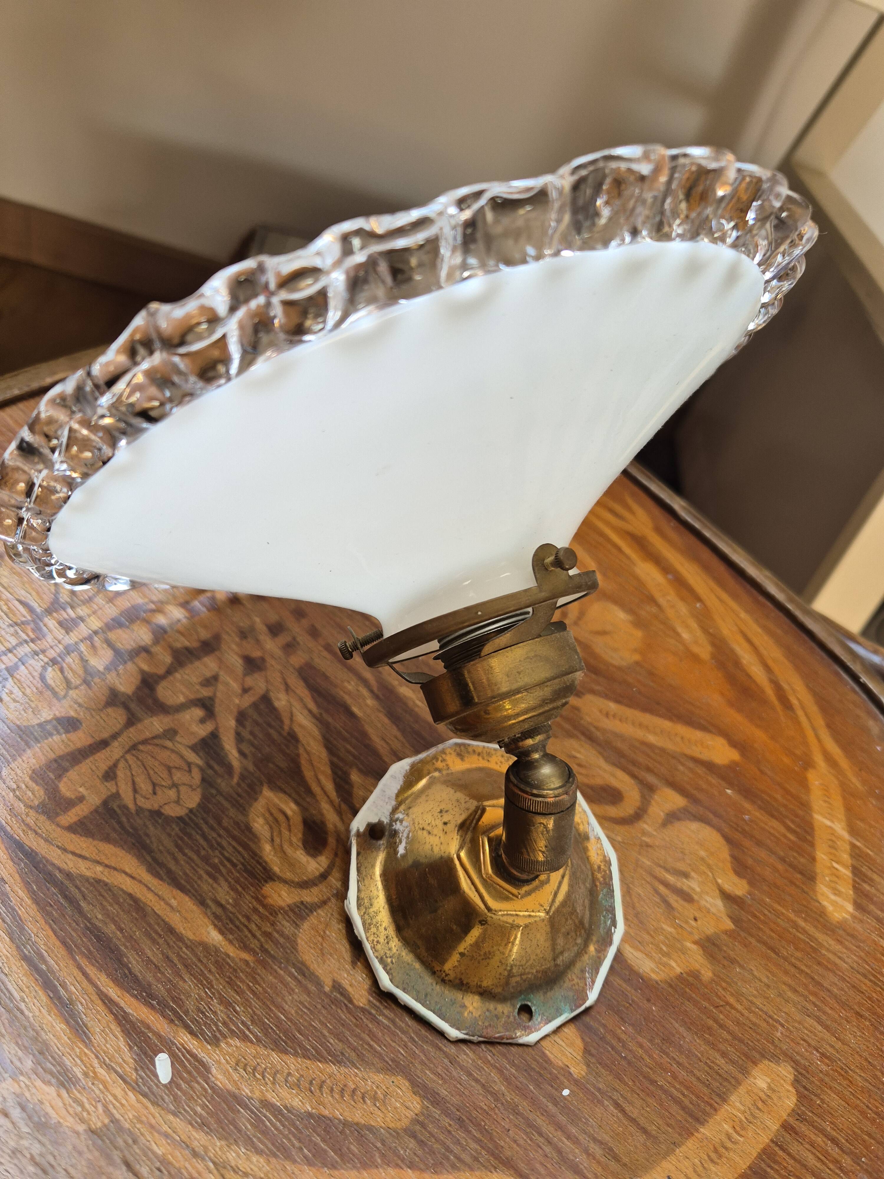 Antique wall light in lace opaline and brass.