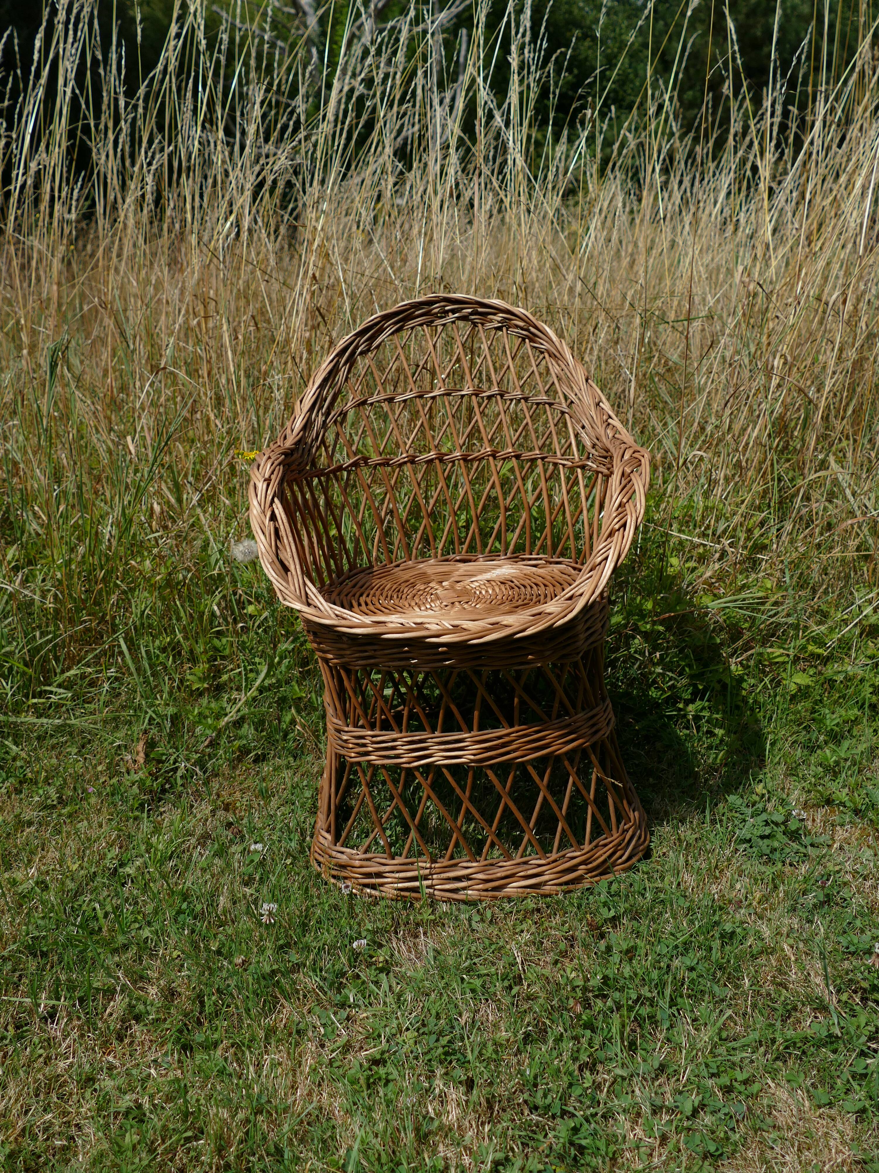 Fauteuil en osier pour enfant