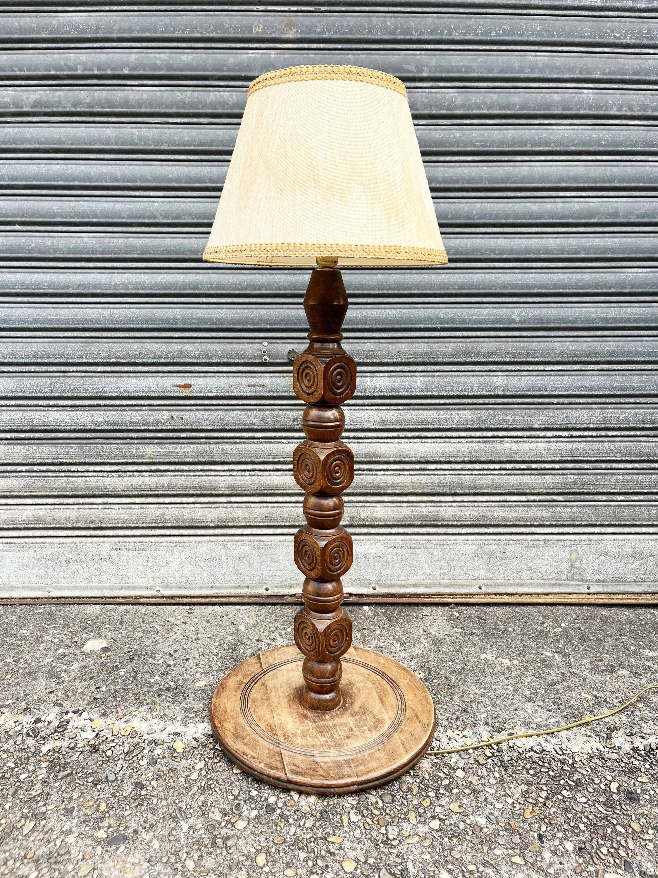 Lampe brutaliste en bois sculpté, 1950