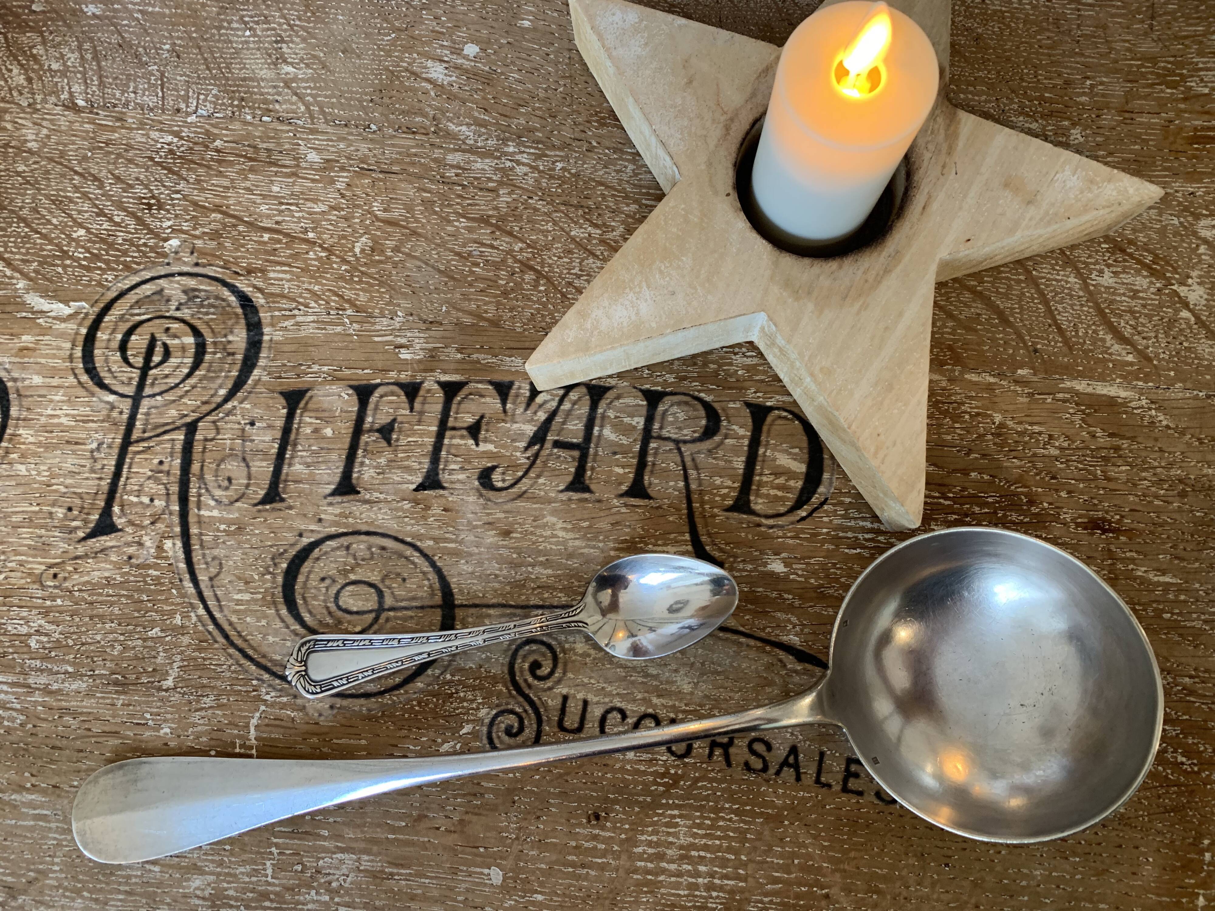 1 ladle and 1 spoon in silver