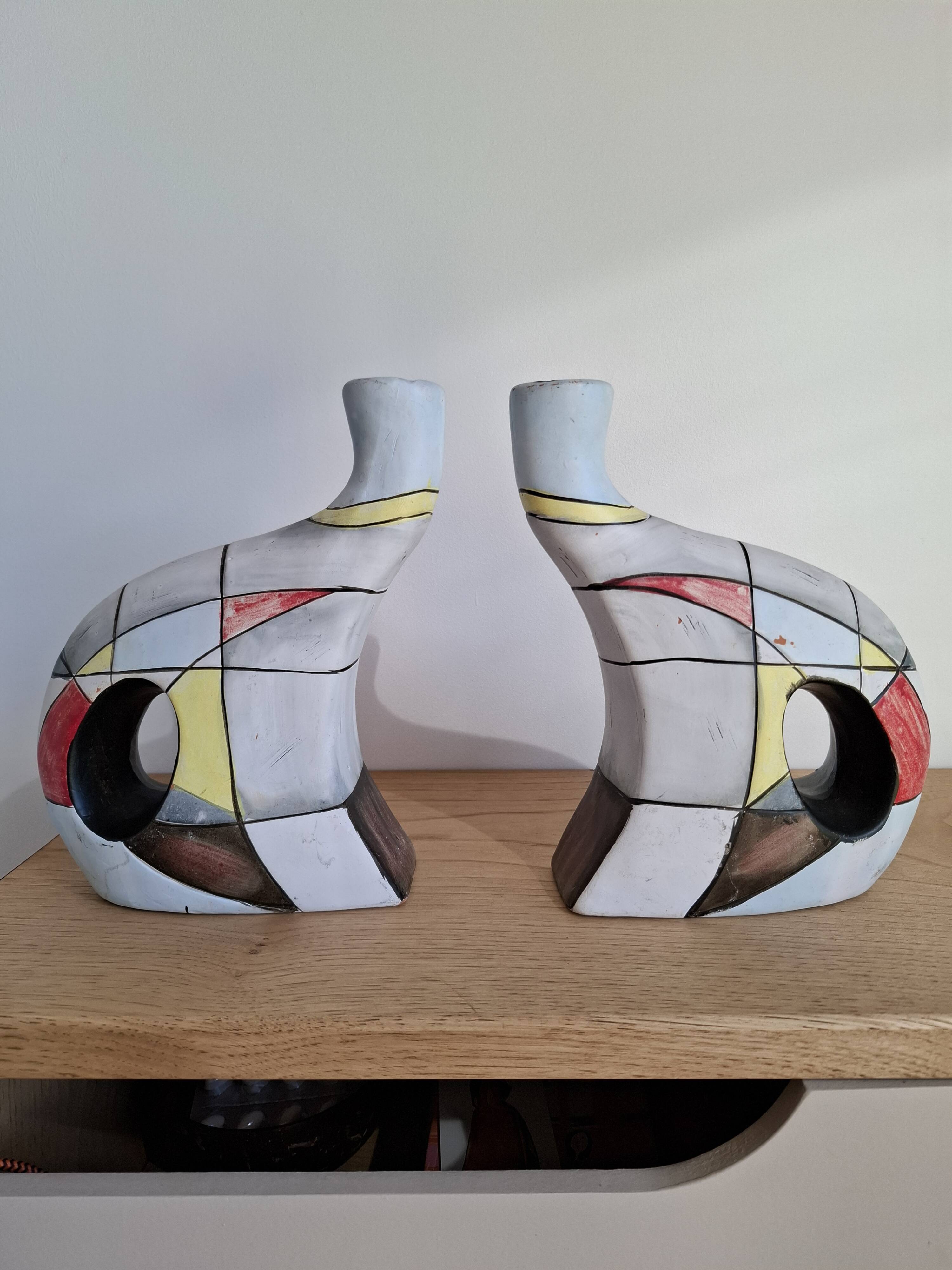 Duo de vases aux formes scupturales - Peints à la main