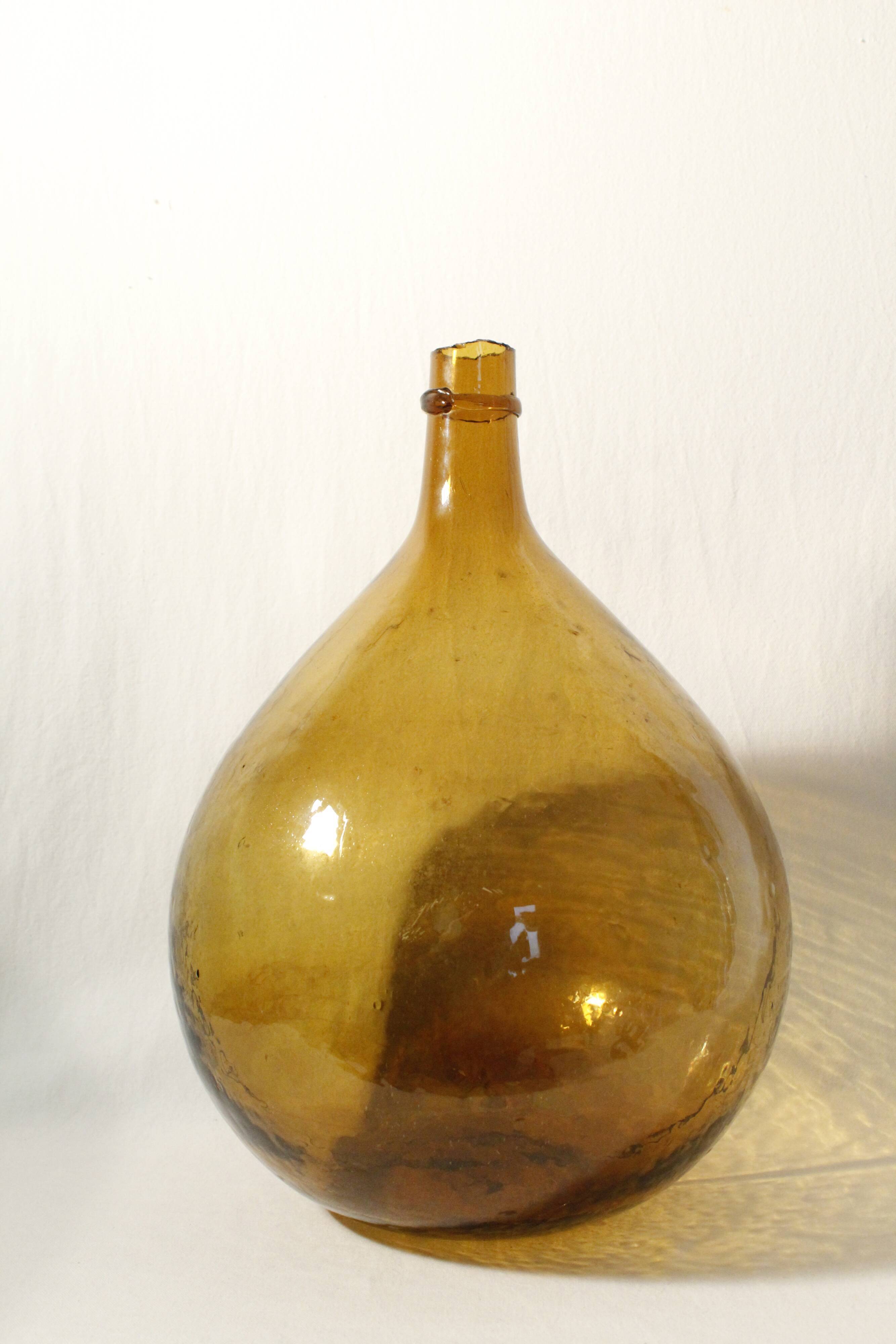 Dame-jeanne en verre ambré