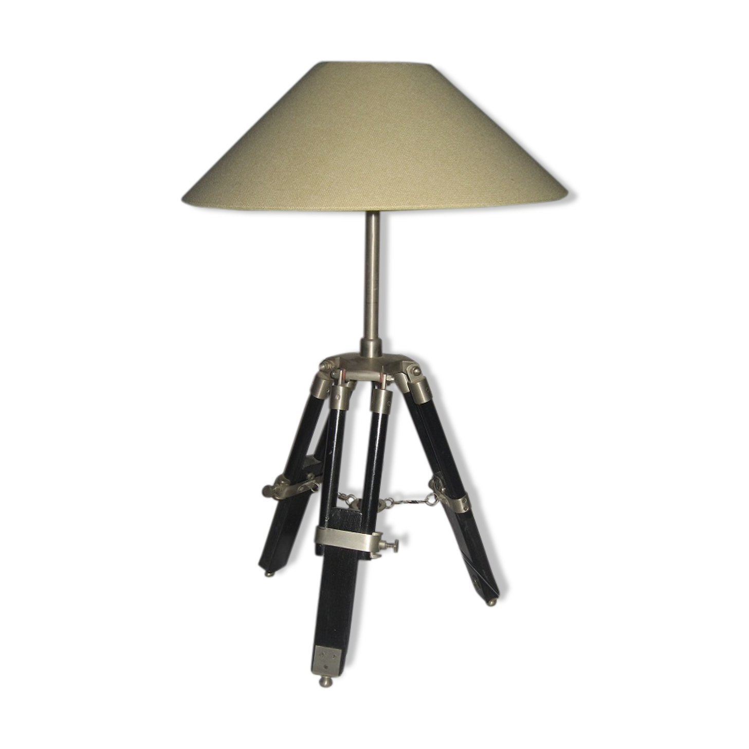 Lamp tripod telescopic feet