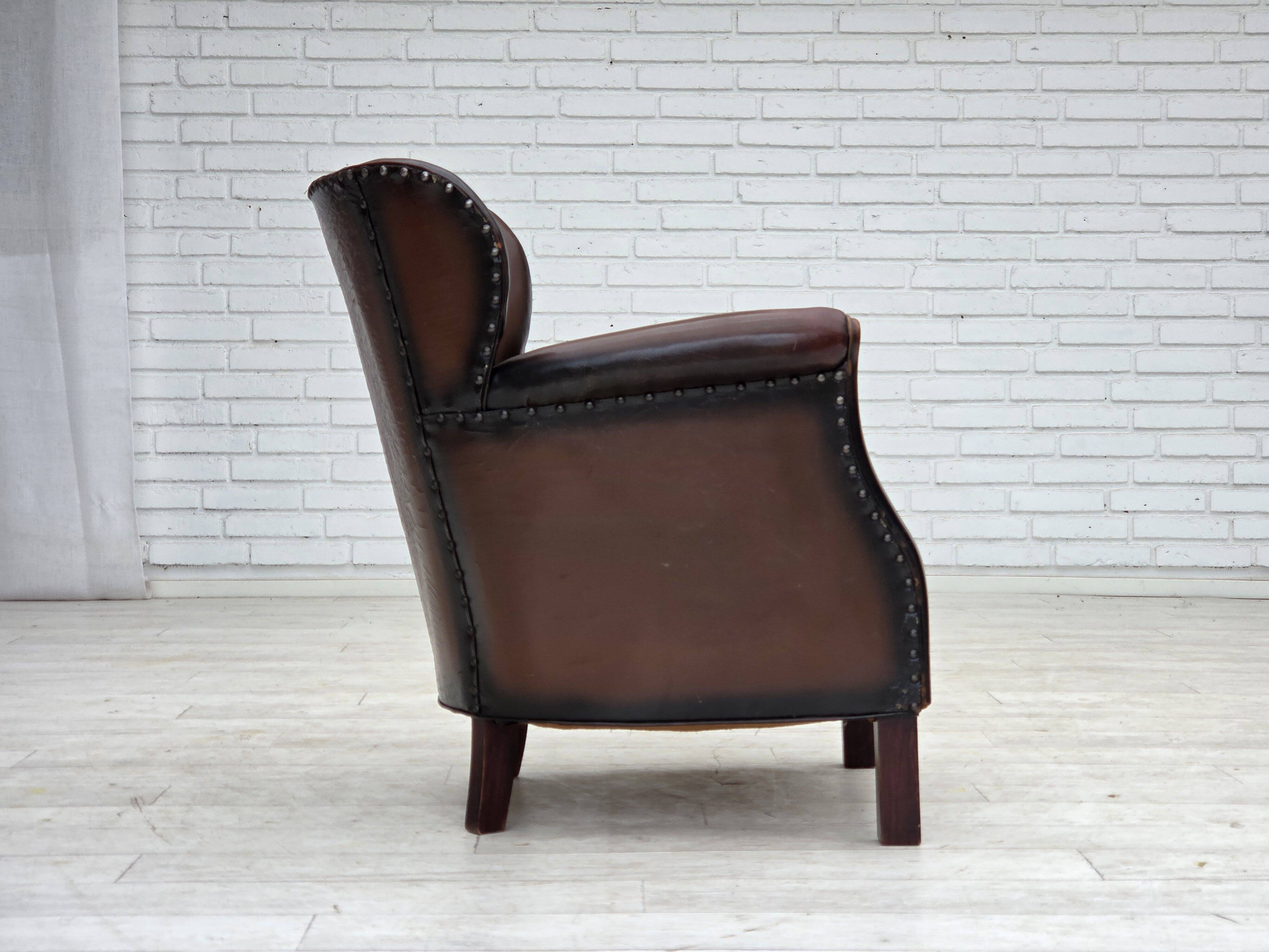 Fauteuil danois des années 1930, cuir marron, velours.
