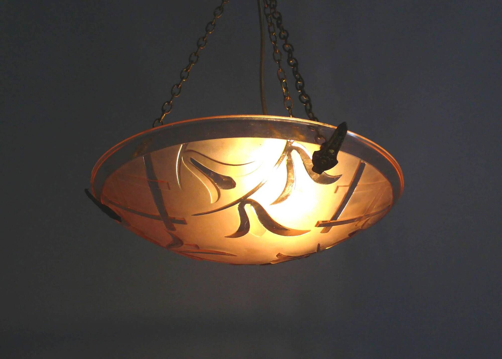 French Art Deco Glass Pendant Light with Chain Suspension, Degue, 1920s - 1930s