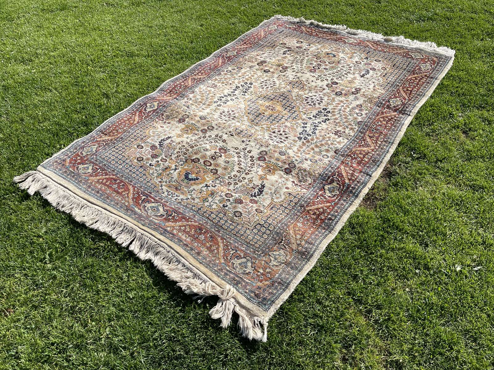 Handmade wool Pakistani rug