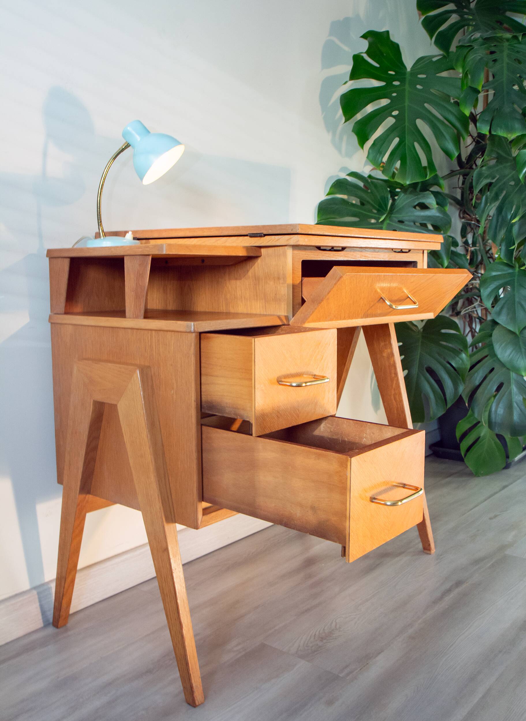 SINGER desk with compass legs from the 1960s