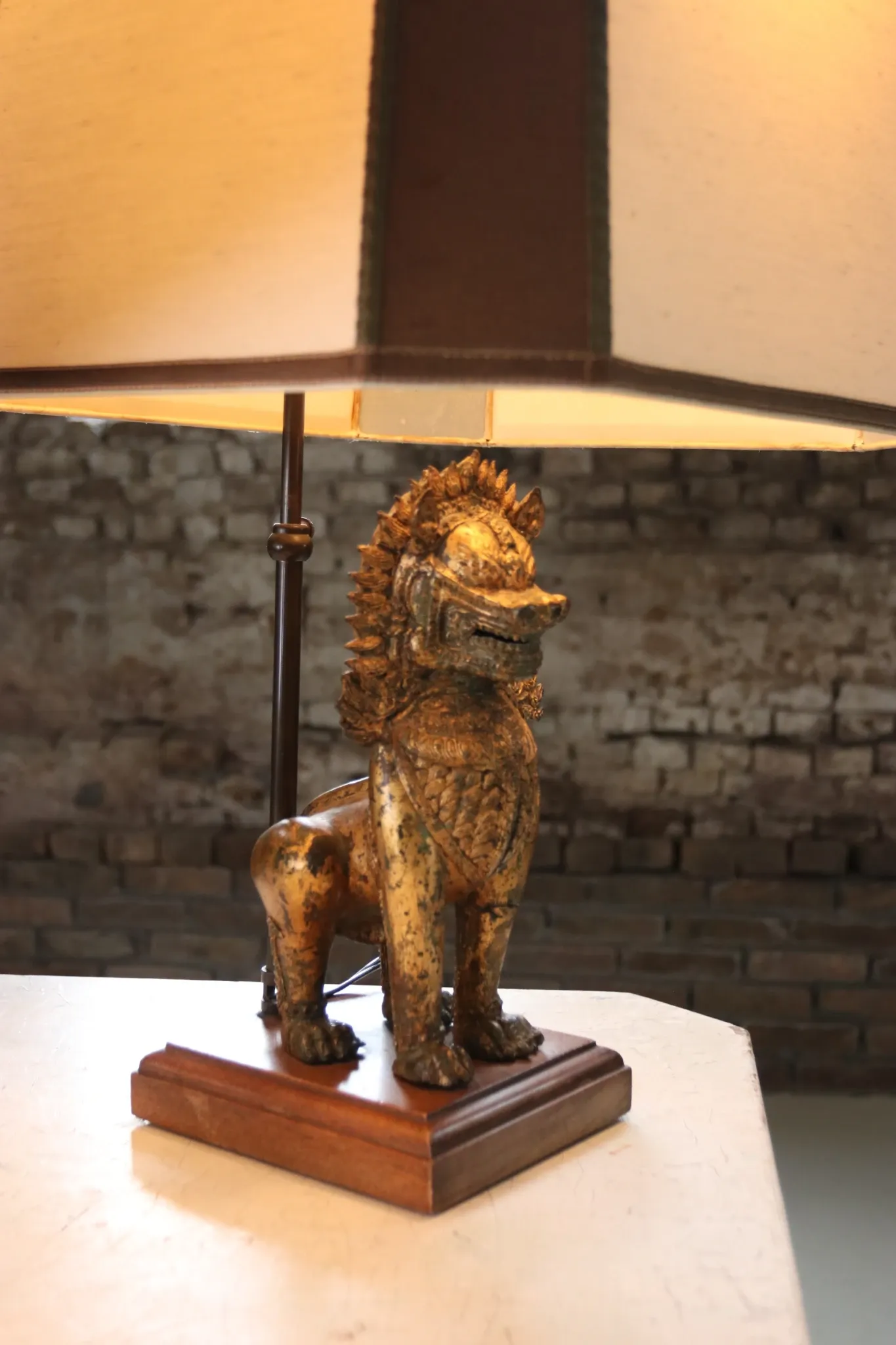 Pair of table lamps with gilt bronze Singha lions – Thailand, 1970s