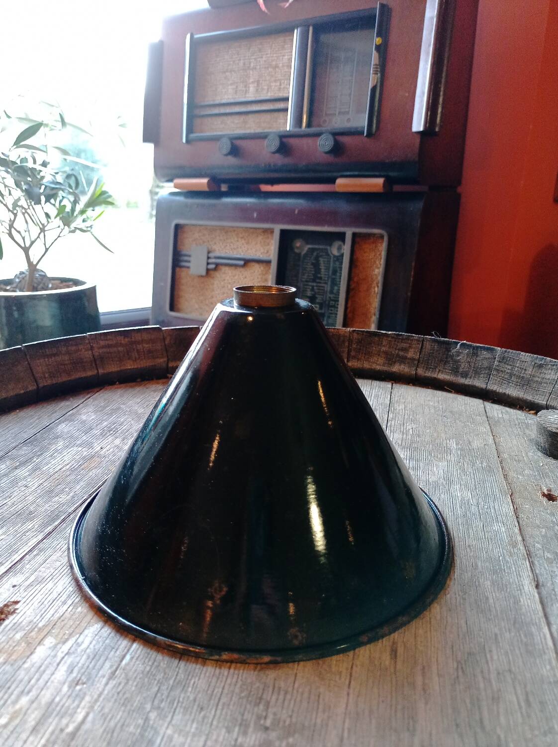 Enamelled bowl suspension