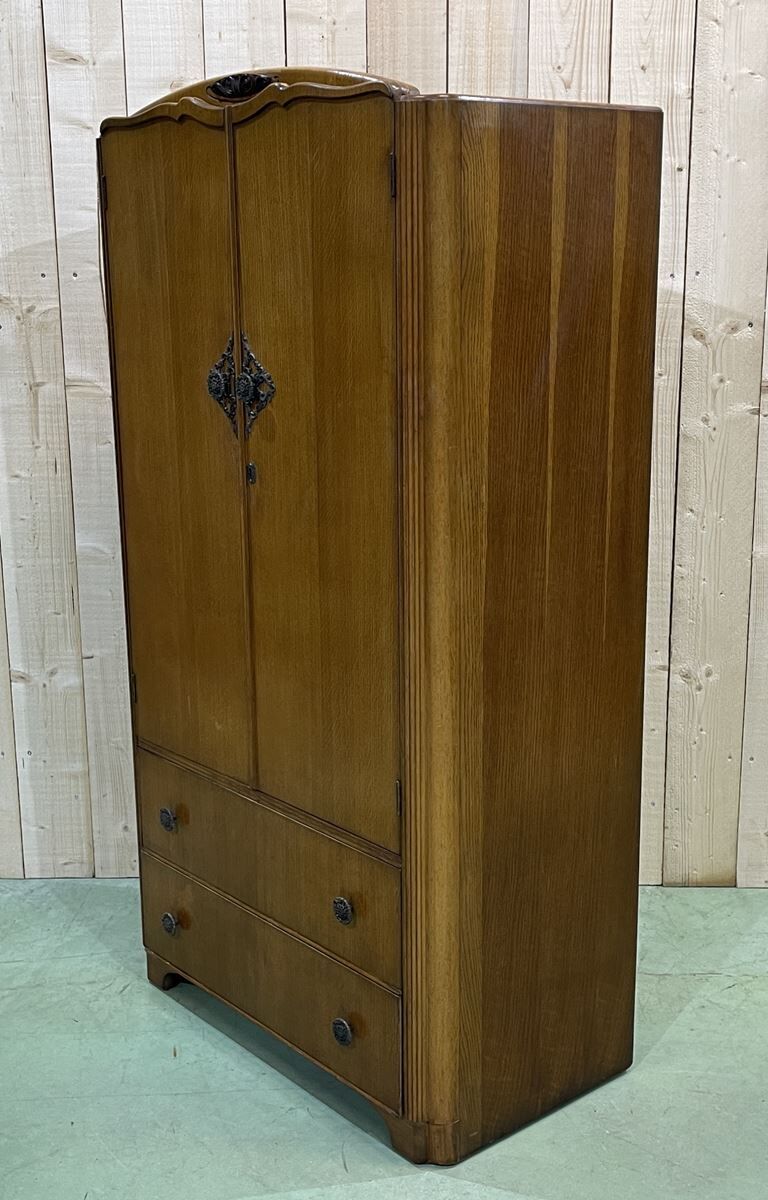 English penderie of the 1950s in oak