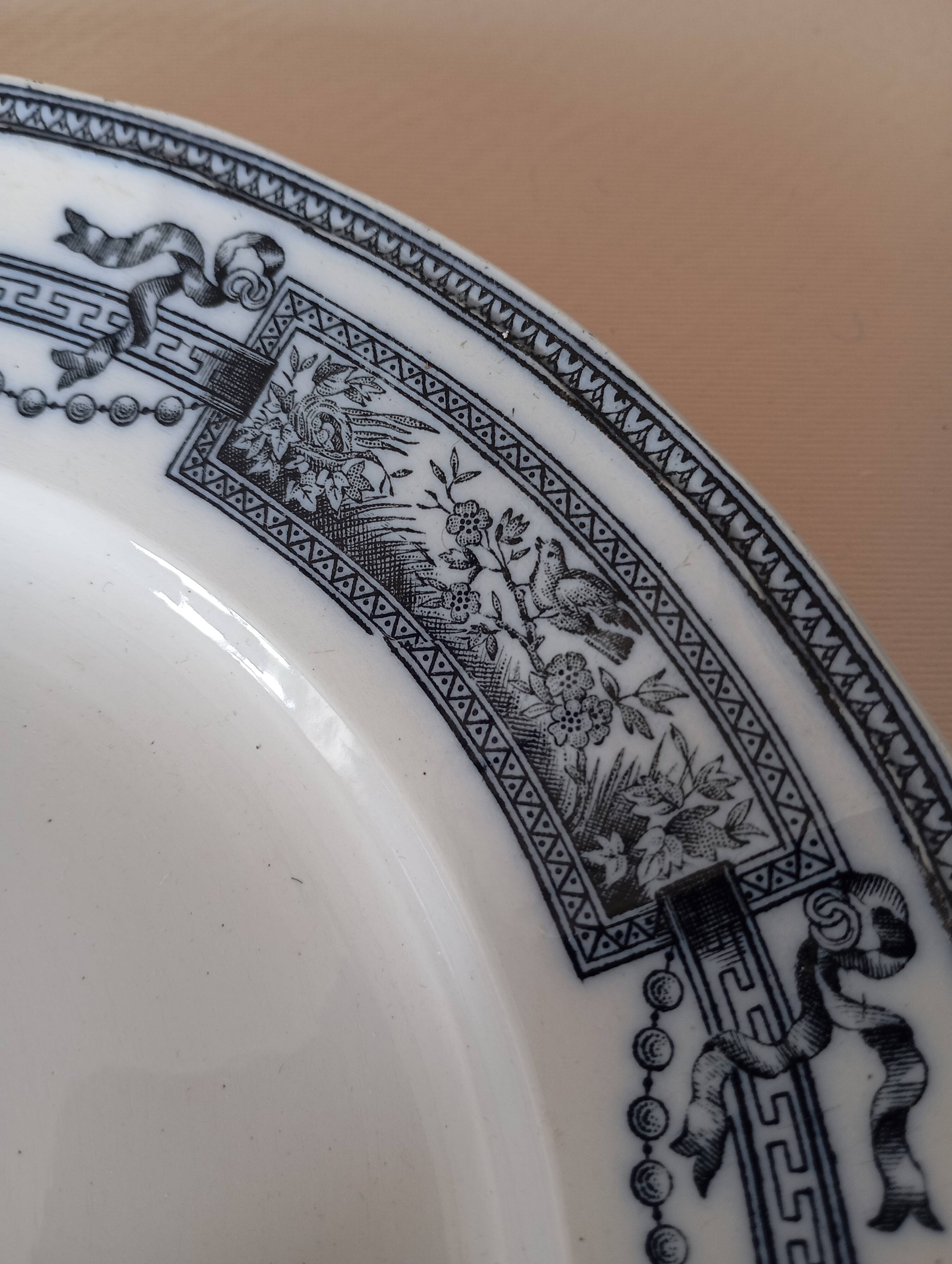 Flat plate in ironstone "Medallion" blue from St Amand and Hamage
