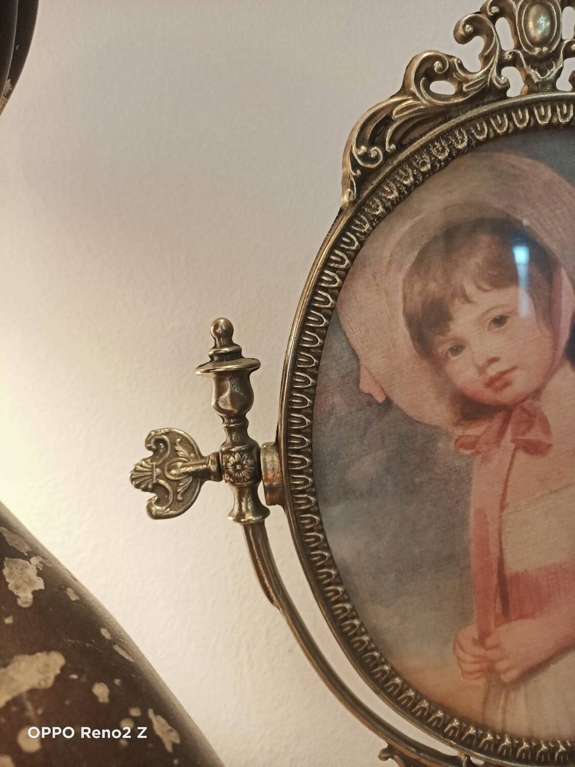 Adjustable photo frame
