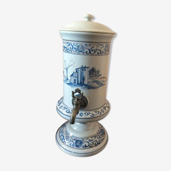 Porcelain standing water fountain