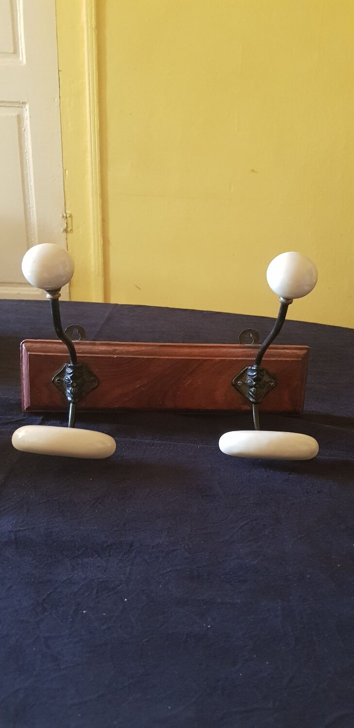 Ceramic and walnut coat rack. The 50's.