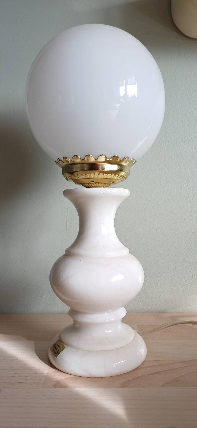 Globe lamp and alabaster base