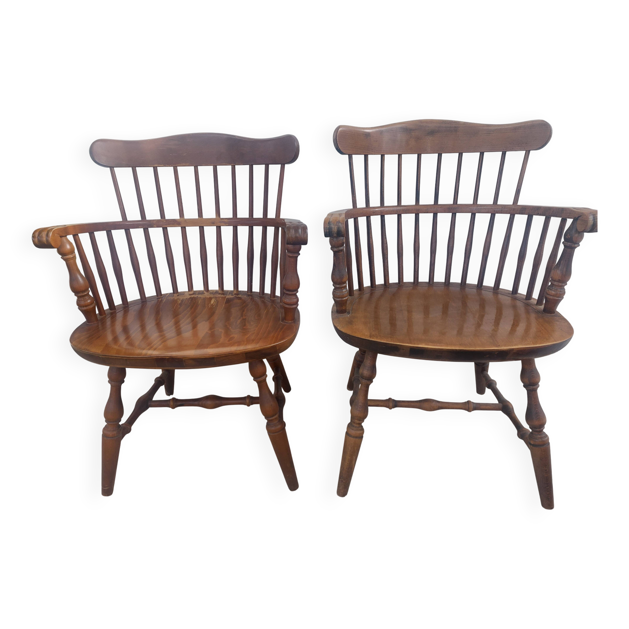 Pair of Windsor armchairs - Noticeable signs of use