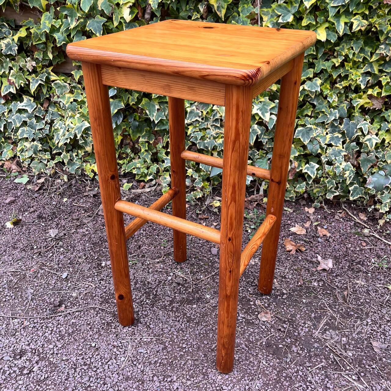 Square high stool in pine