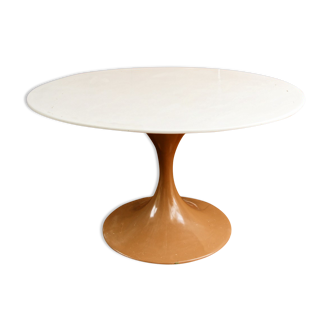 Tulip table