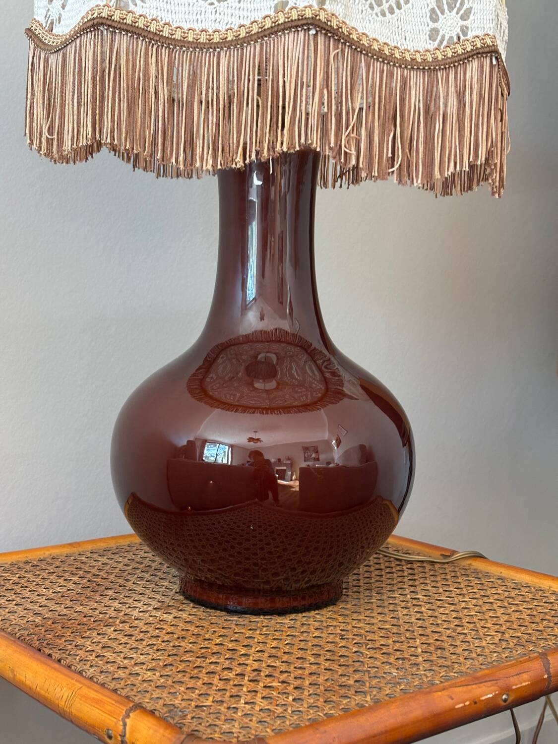 Ceramic lamp with hooked lampshade