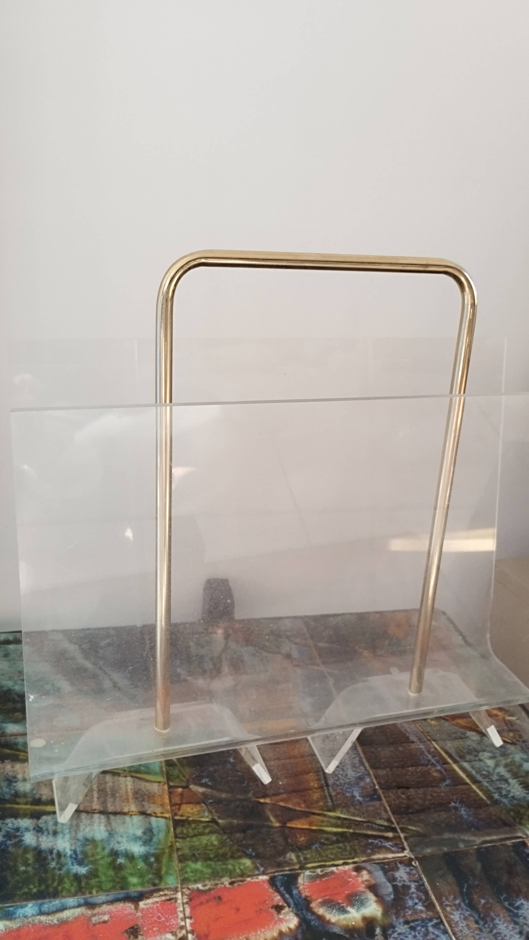 Acrylic magazine rack