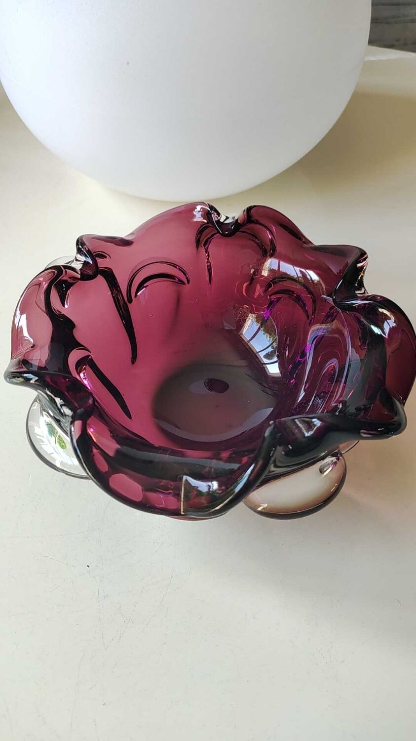 Empty pocket corolla/floral shape, in blown Murano Art glass. Vintage 70s. Purple tones
