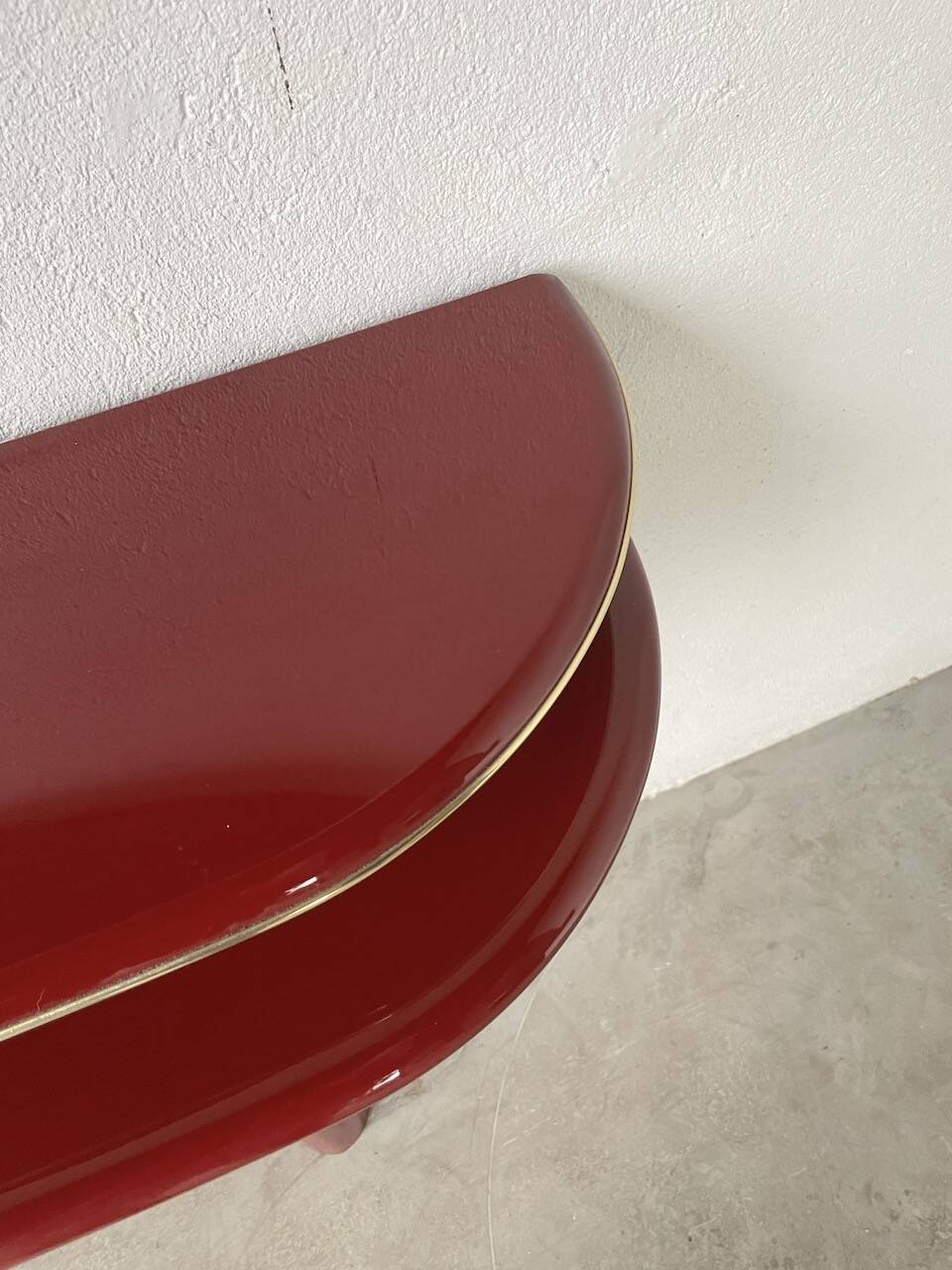 Red lacquered console and its mirror from the 80s