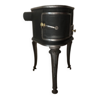 Small cast iron stove cooker