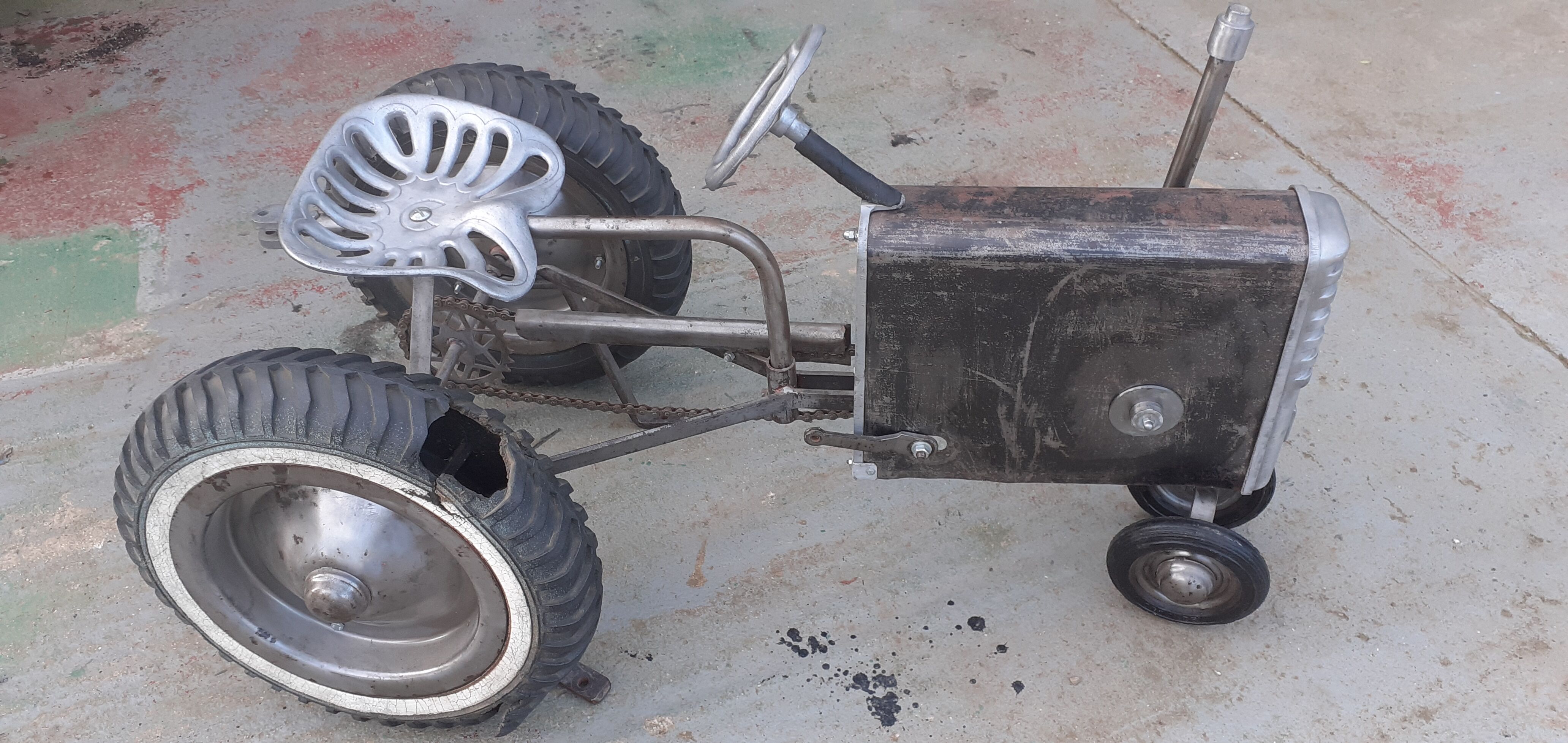 Metal tractor Rouca 60s