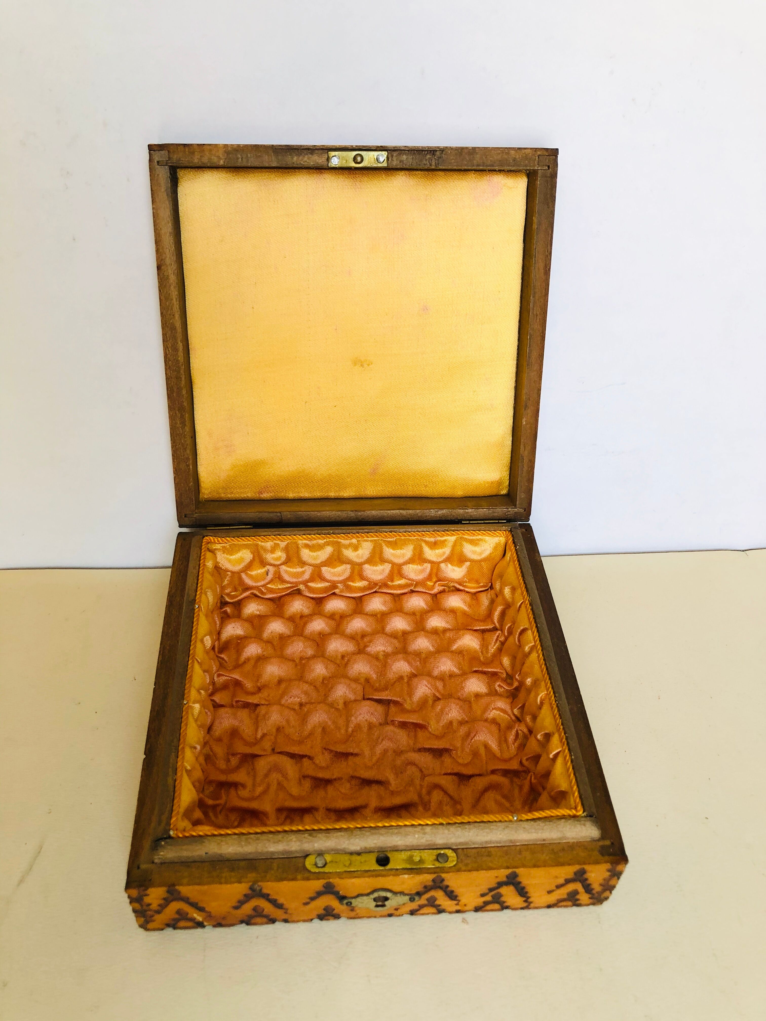 Wooden jewellery box