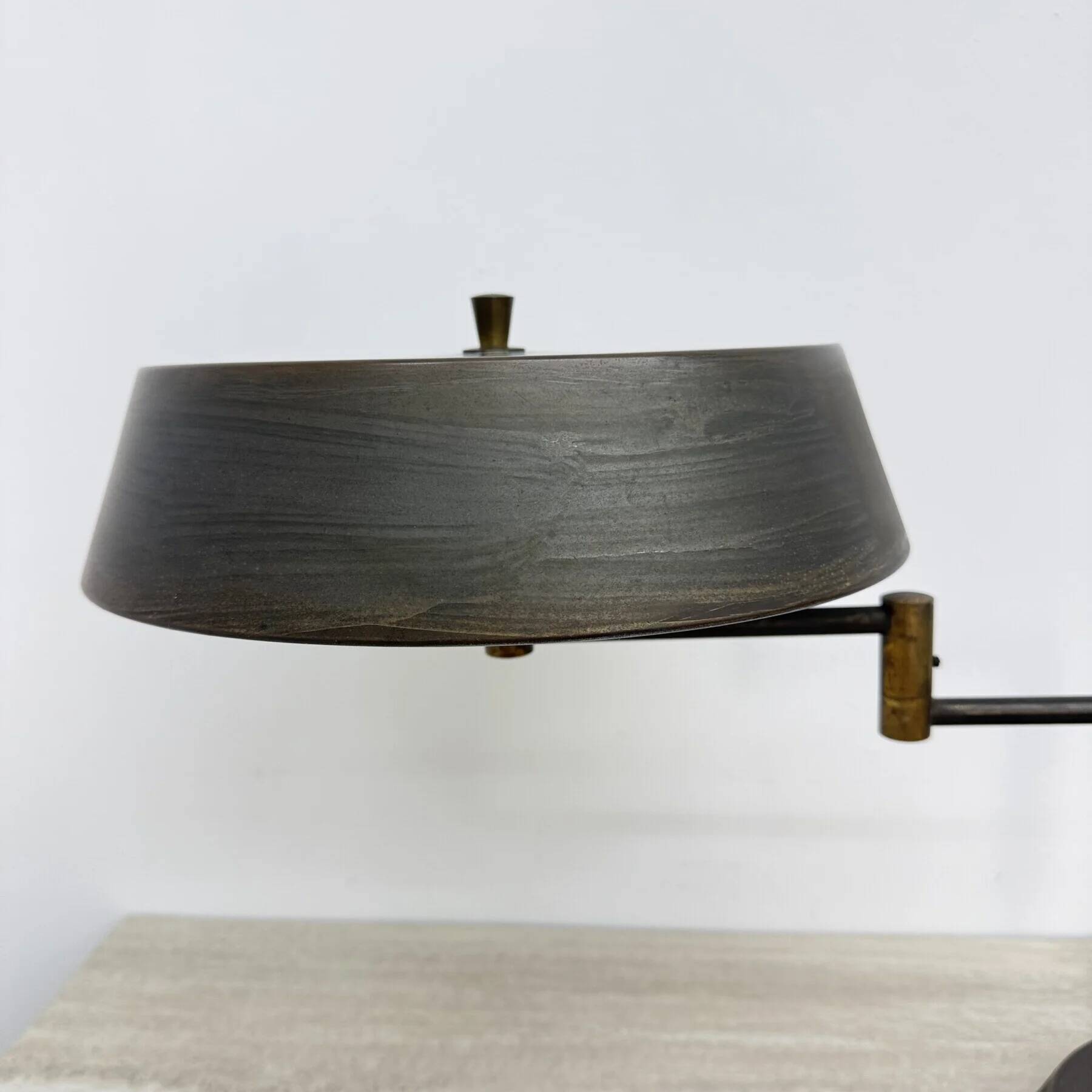 Mid-century Italian brass table desk lamp with pantograph arm, 1940s