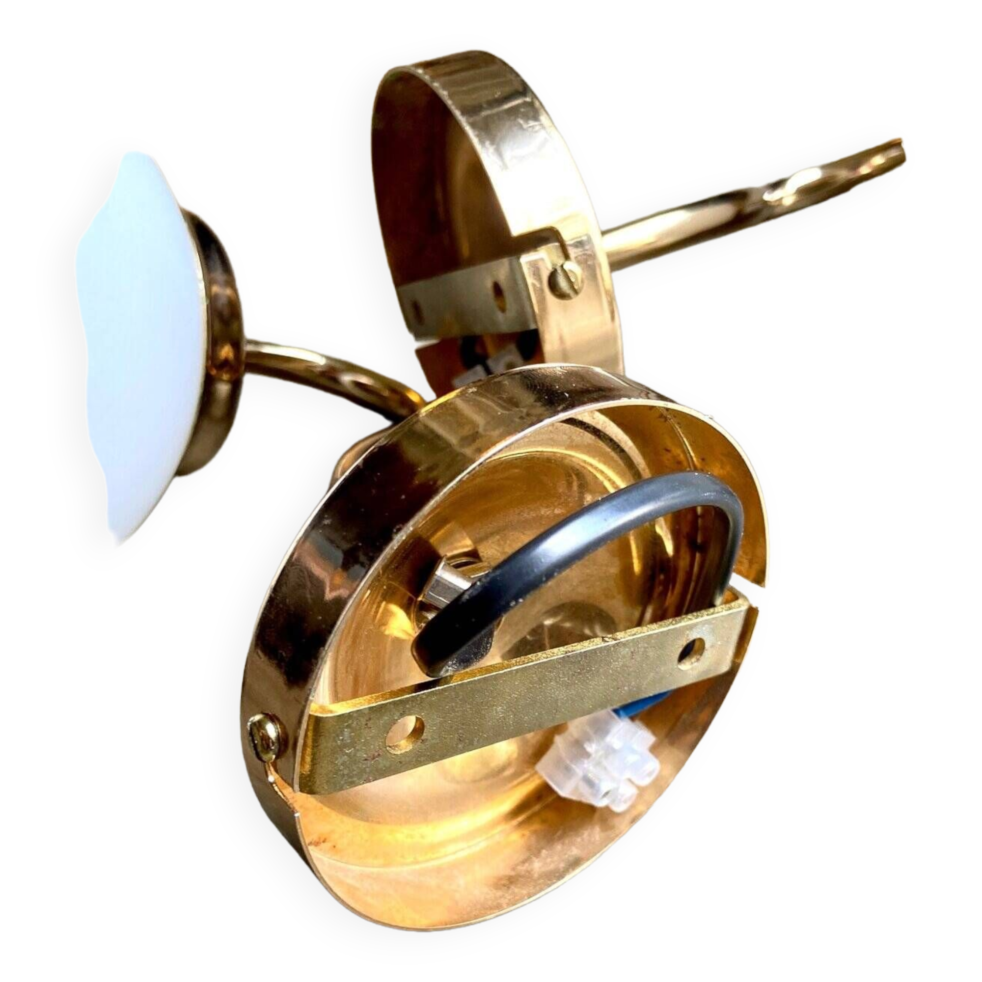 2 wall lamps in gilded metal and white opaline