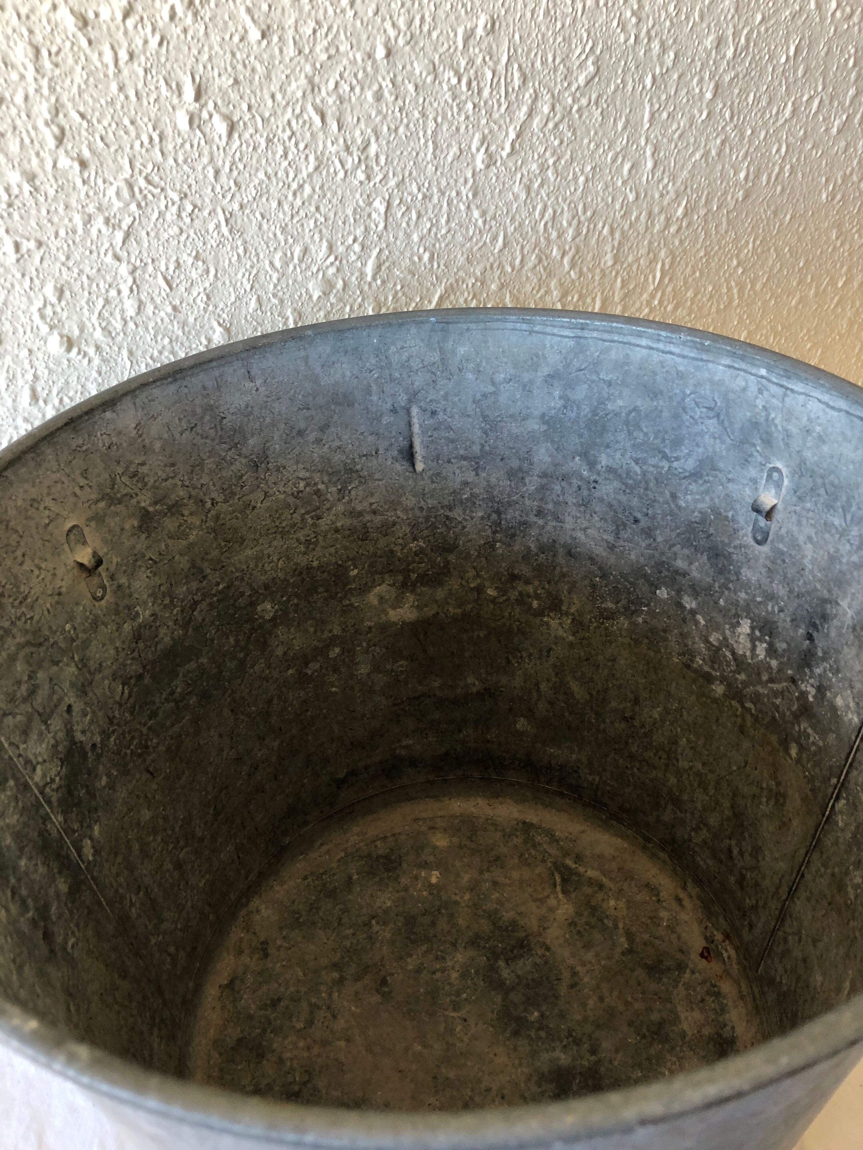 Zinc bucket