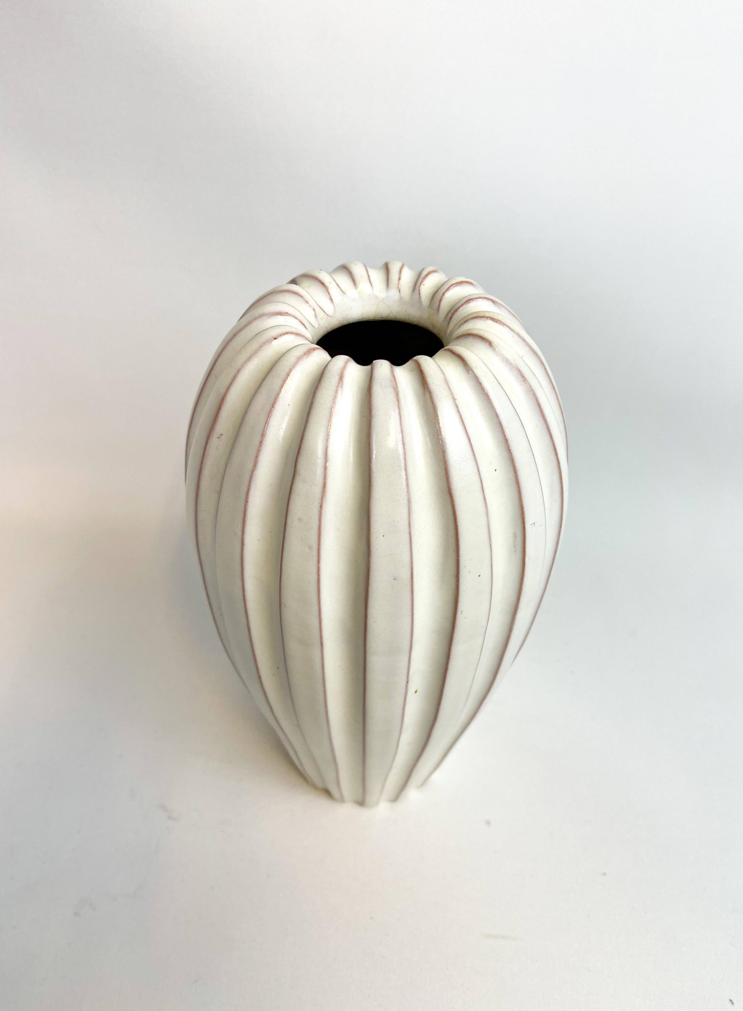 Mid-century vase by Vicke Lindstrand, 1940s, Sweden
