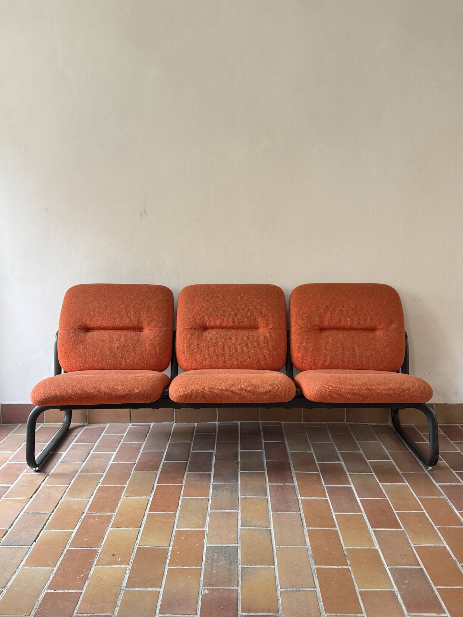 Strafor 3-seater bench, orange upholstery and sled base, 1970s.