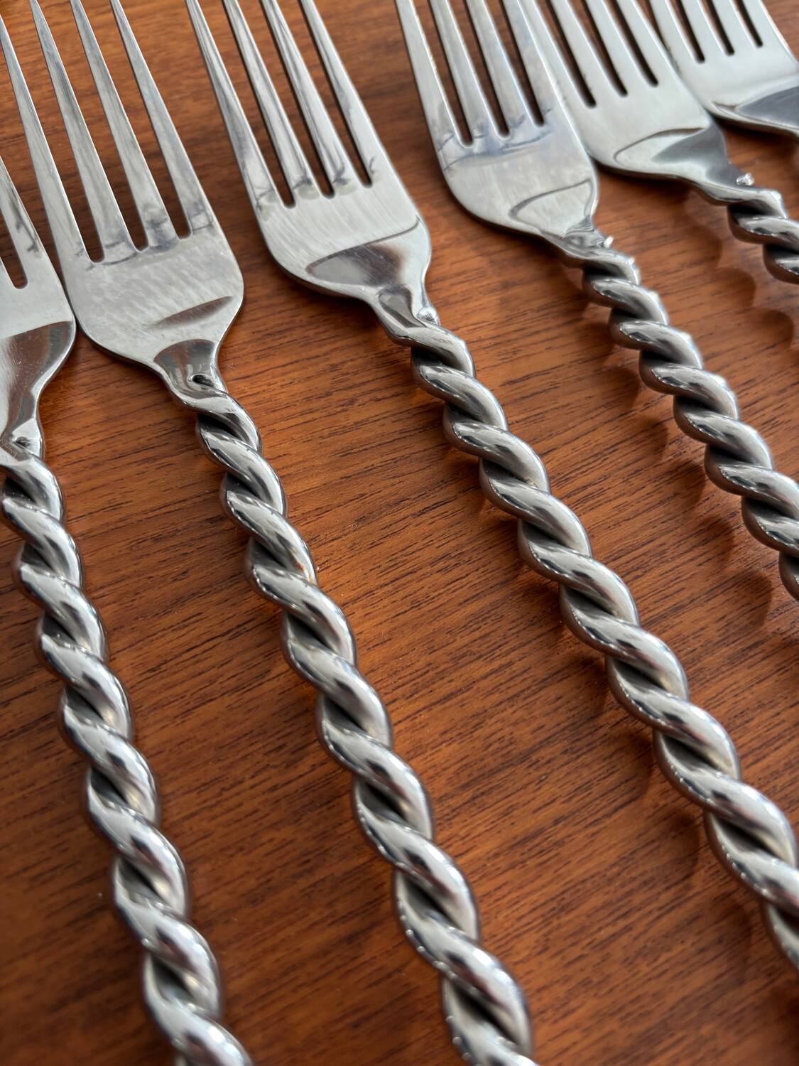 Stainless steel cutlery set with twisted handles – Design cutlery set