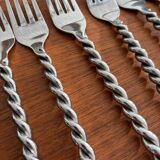 Stainless steel cutlery set with twisted handles – Design cutlery set