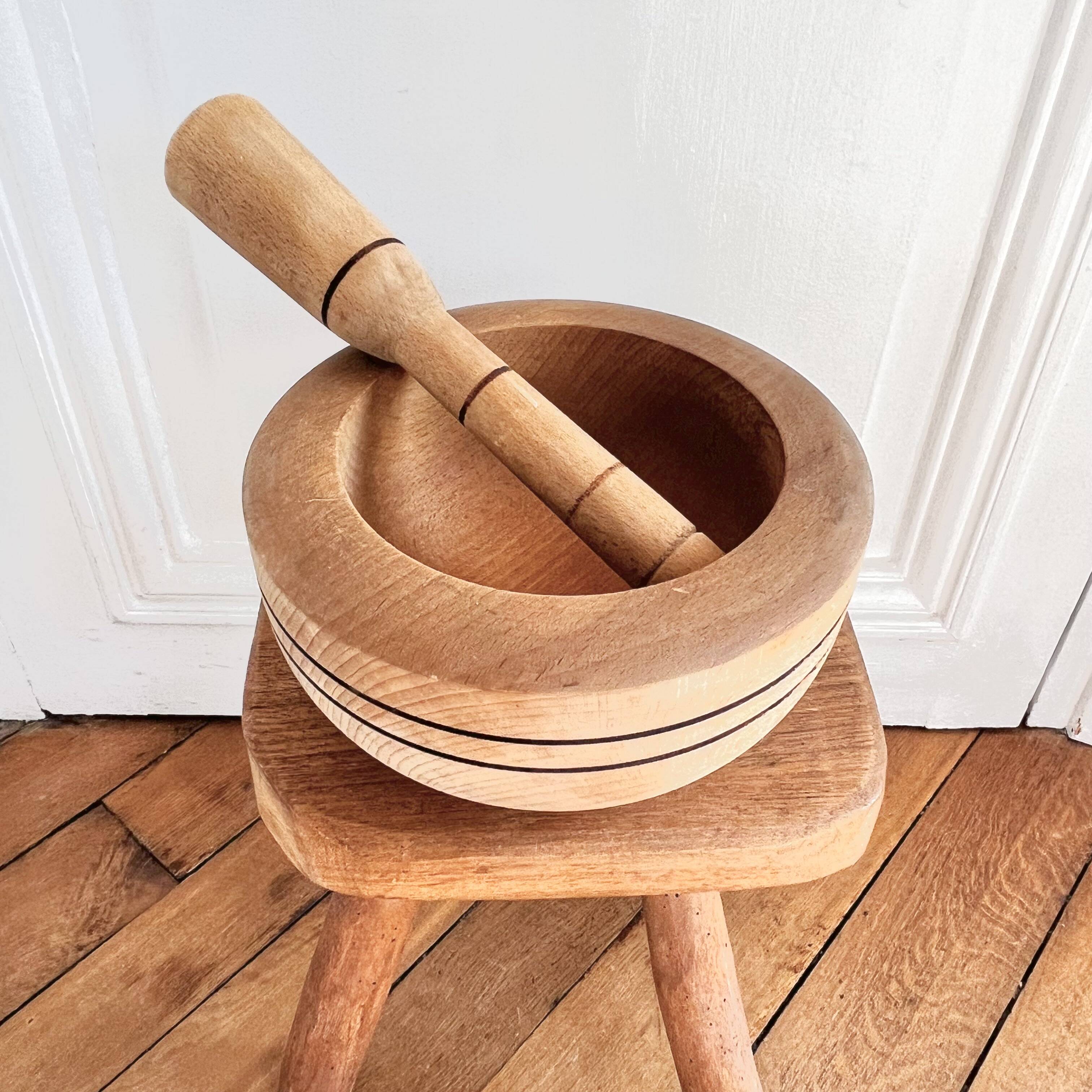 Mortier et pilon en bois vintage