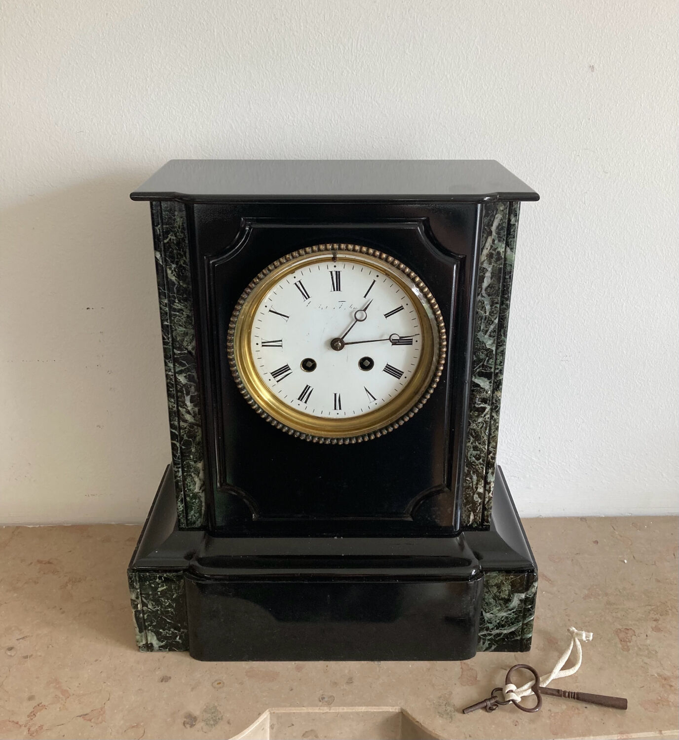 Napoleon III clock in marble and brass nineteenth century