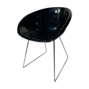 chaise coque noir et